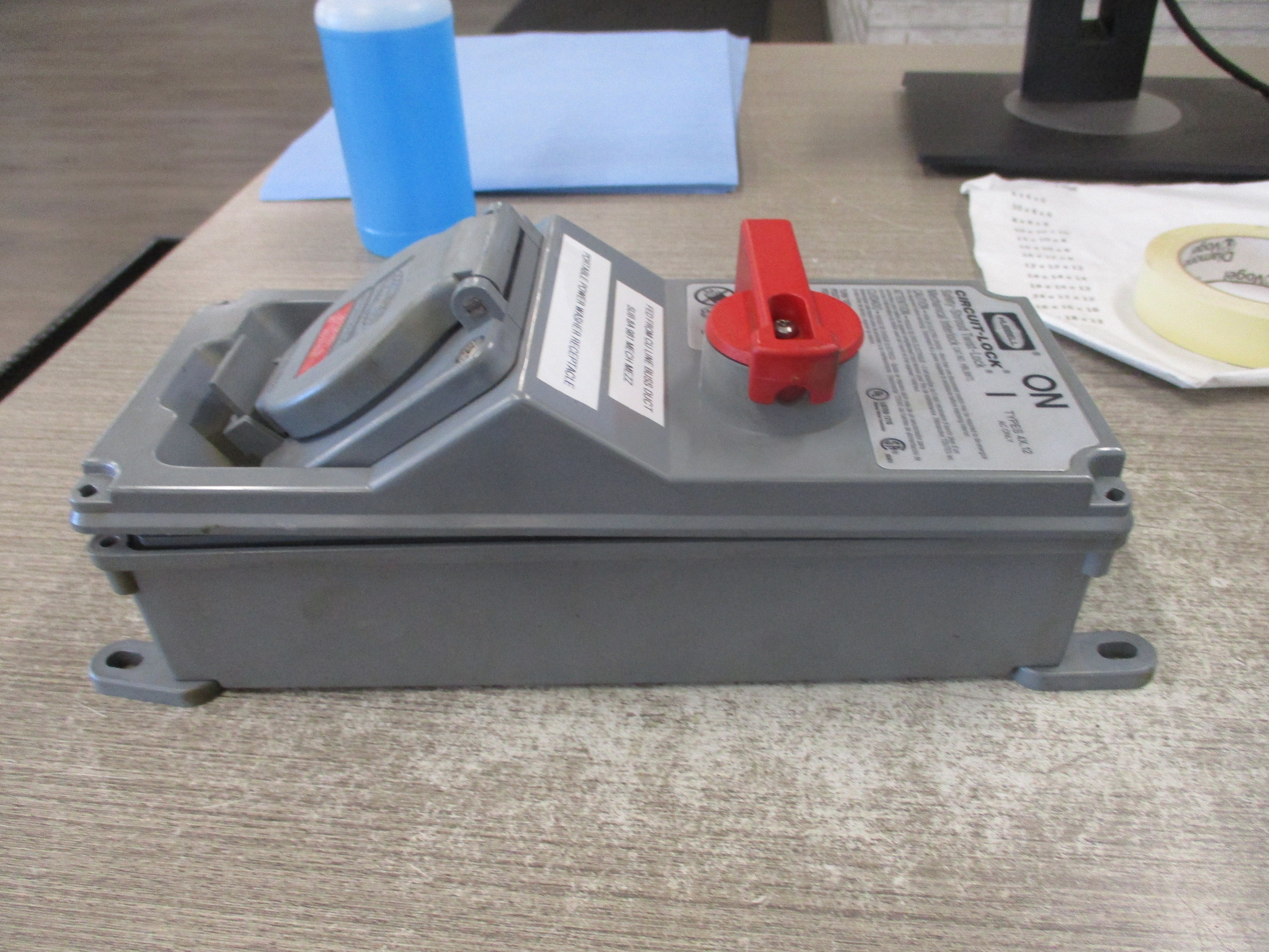 Hubbell Circuit-Lock Mechanical Interlock HBLMITL/HBL2730SW 30A 3Ph 480V *No Cover Screws* Used