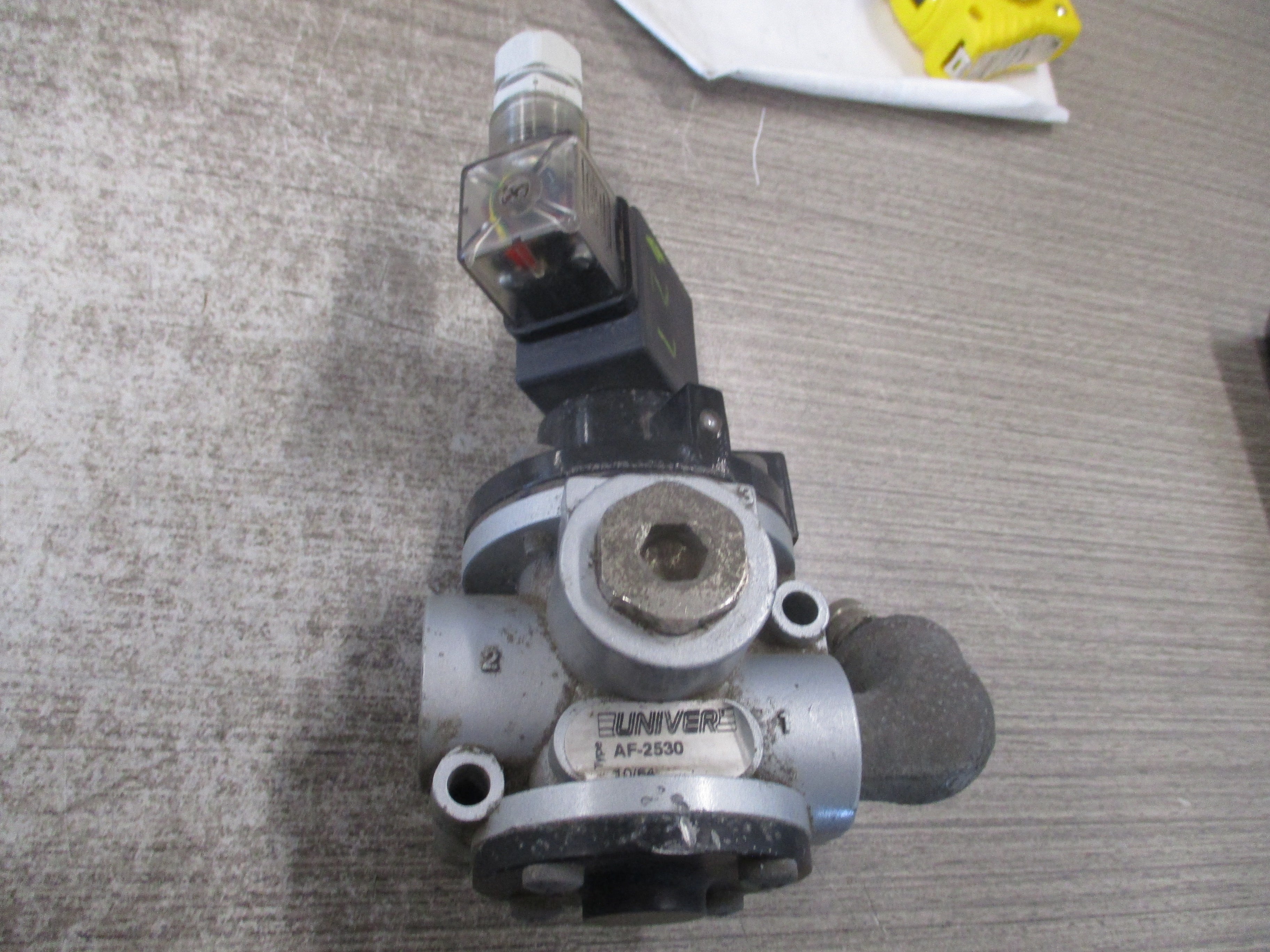 Univer Poppet Valve AF-2530 24V Coil Used