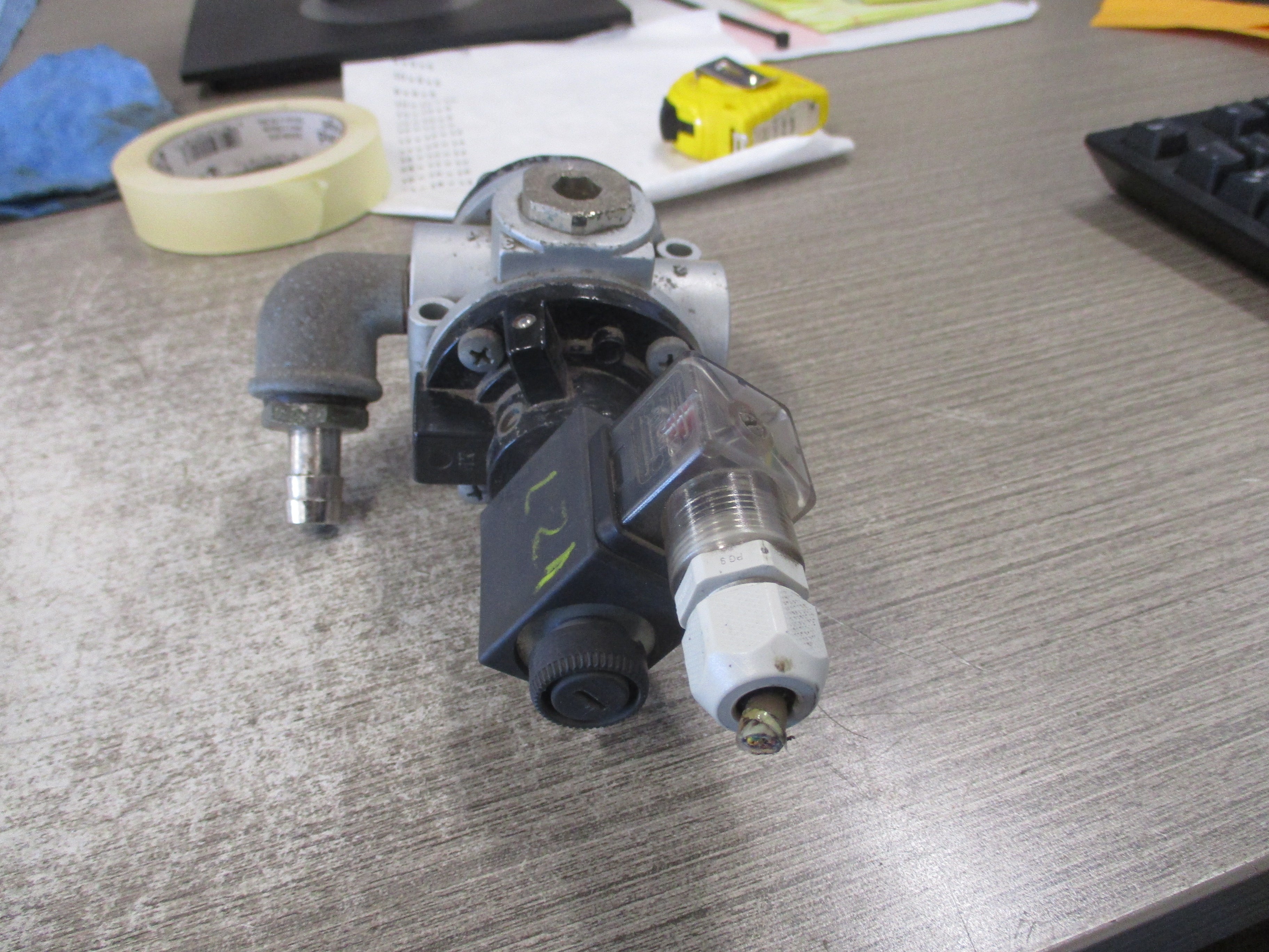 Univer Poppet Valve AF-2530 24V Coil Used