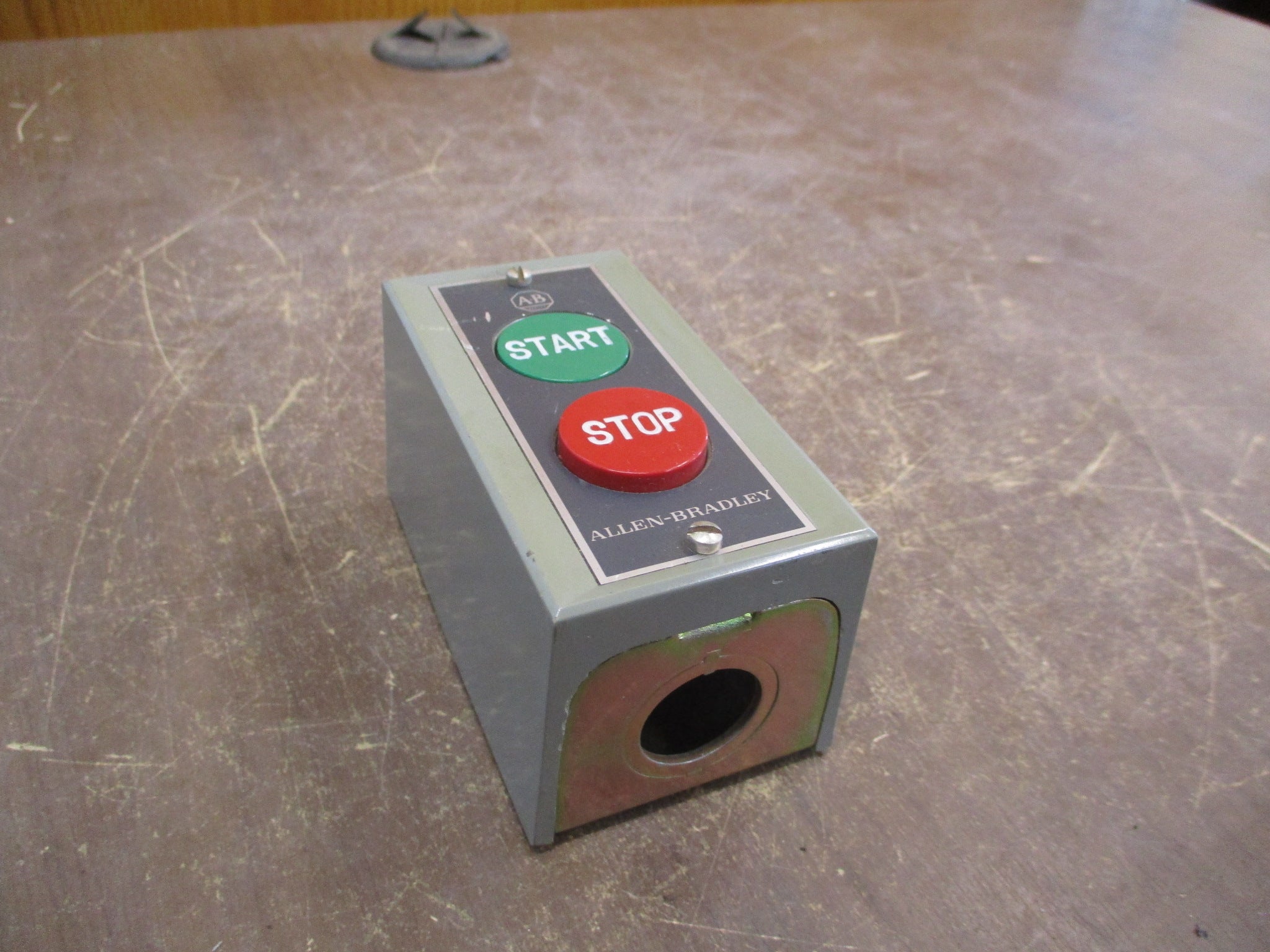 Allen-Bradley Start-Stop Control Station 800S-2SA Ser. M 600V Used