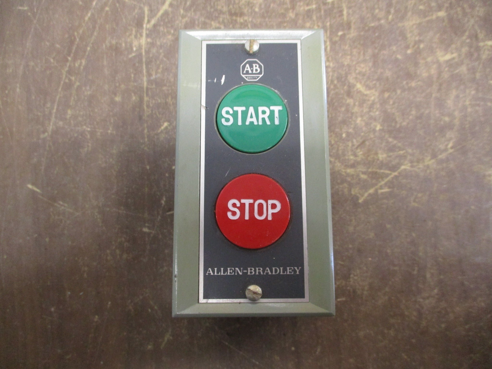 Allen-Bradley Start-Stop Control Station 800S-2SA Ser. M 600V Used