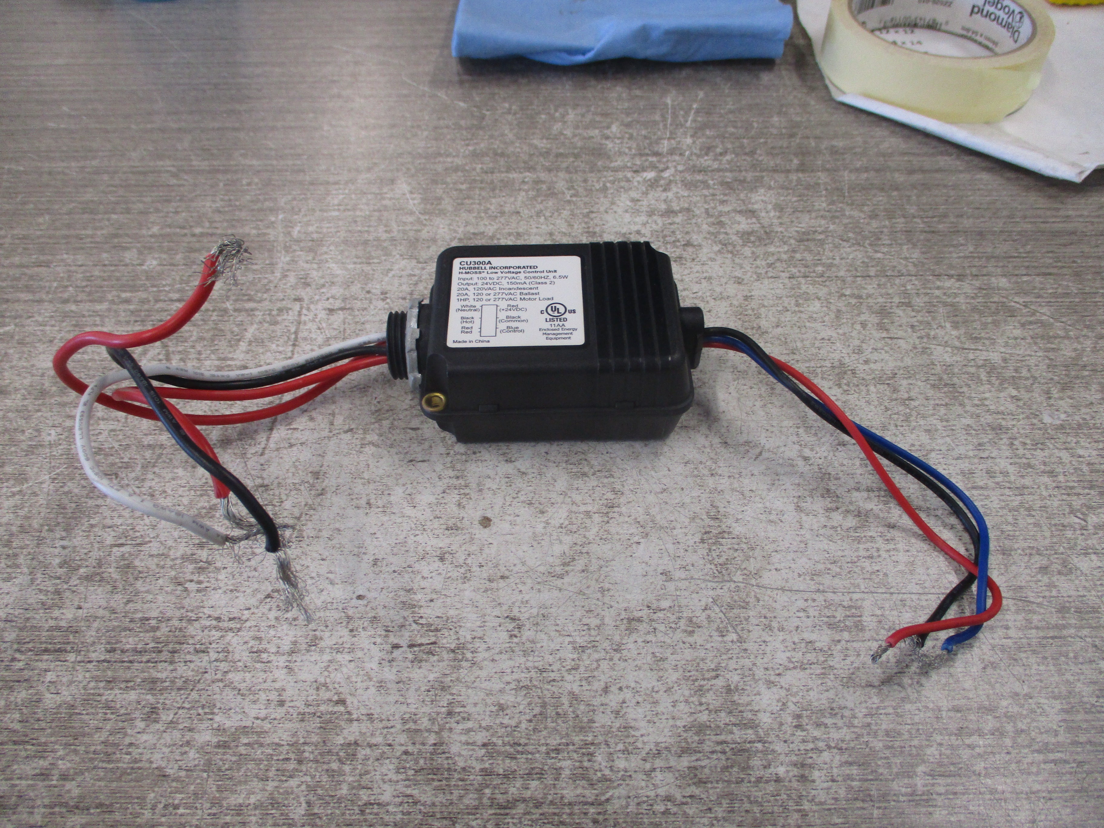 Hubbell H-Moss Low Voltage Control Unit CU300A Input: 100-277VAC 50/60Hz 6.5W Output: 24VDC 150mA Used