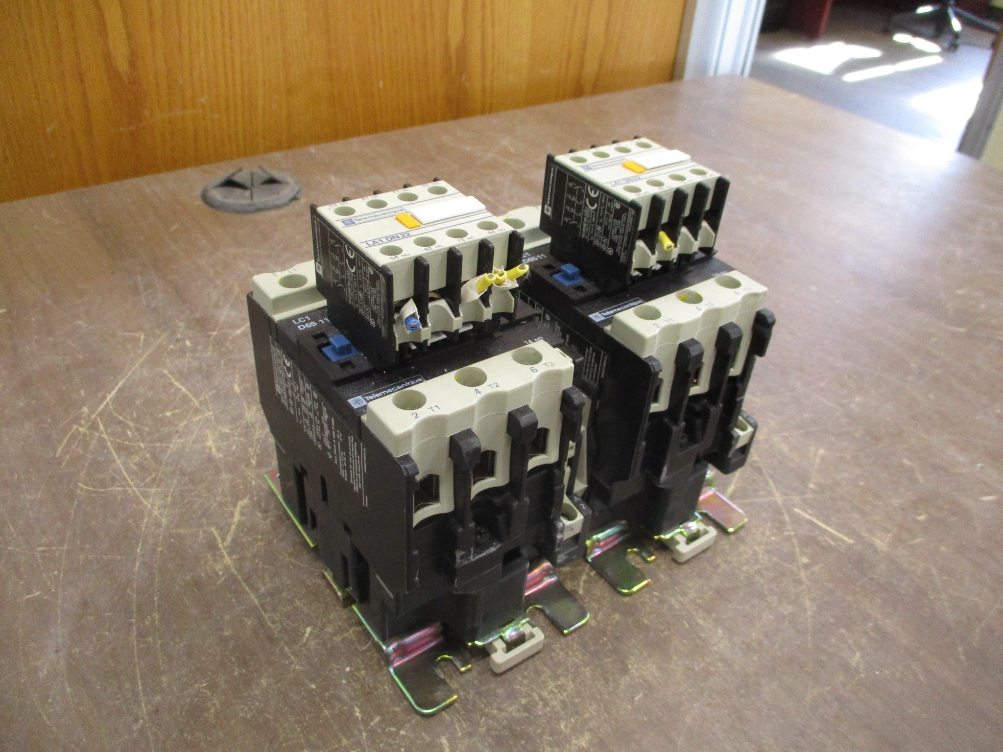 Telemecanique Reversing Contactor LC1D6511 120V Coil (2) Aux Contact Blocks Used
