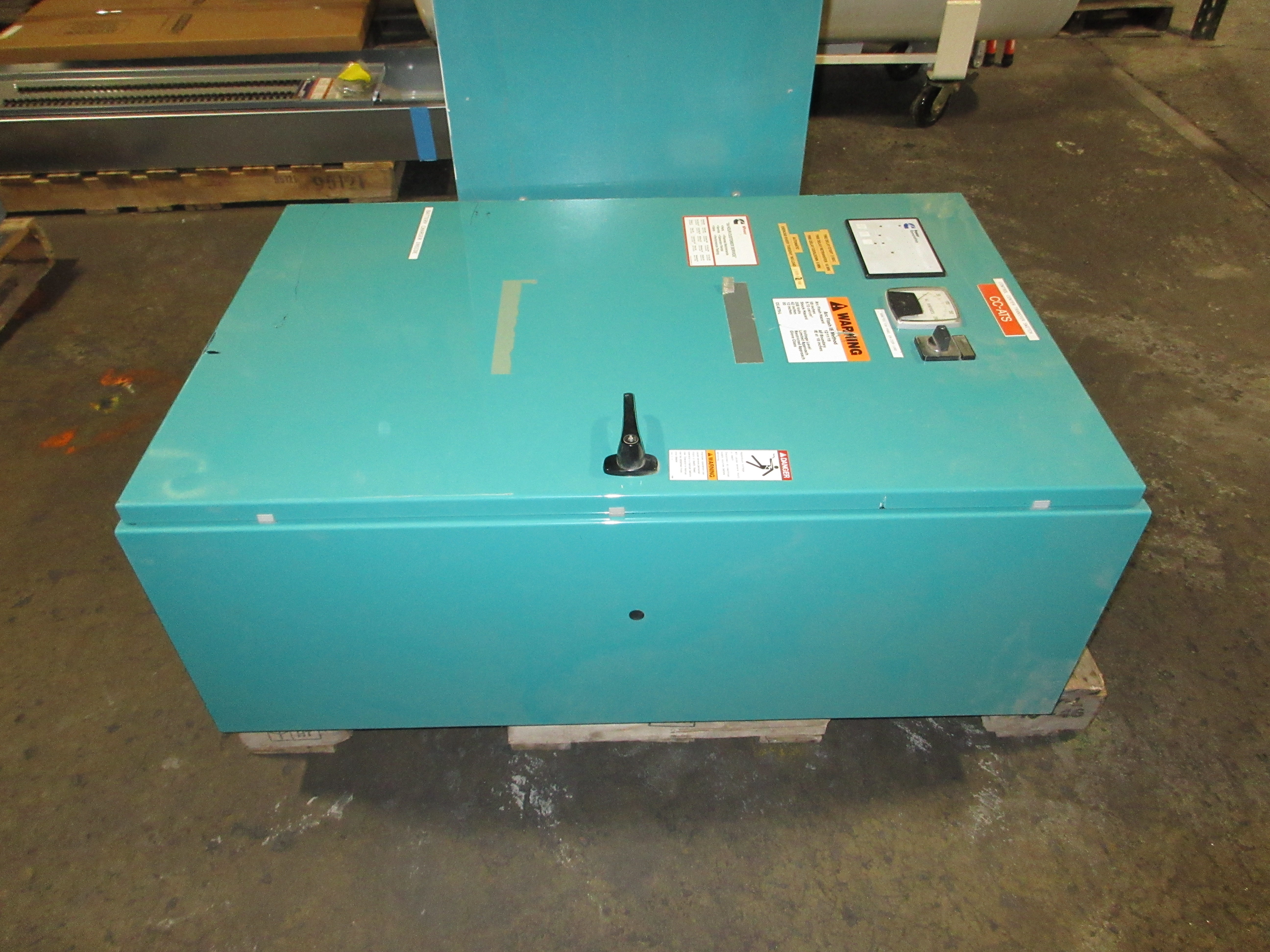 Cummins Automatic Transfer Switch OTECB-5773717 260A 208V 60Hz 3P Used