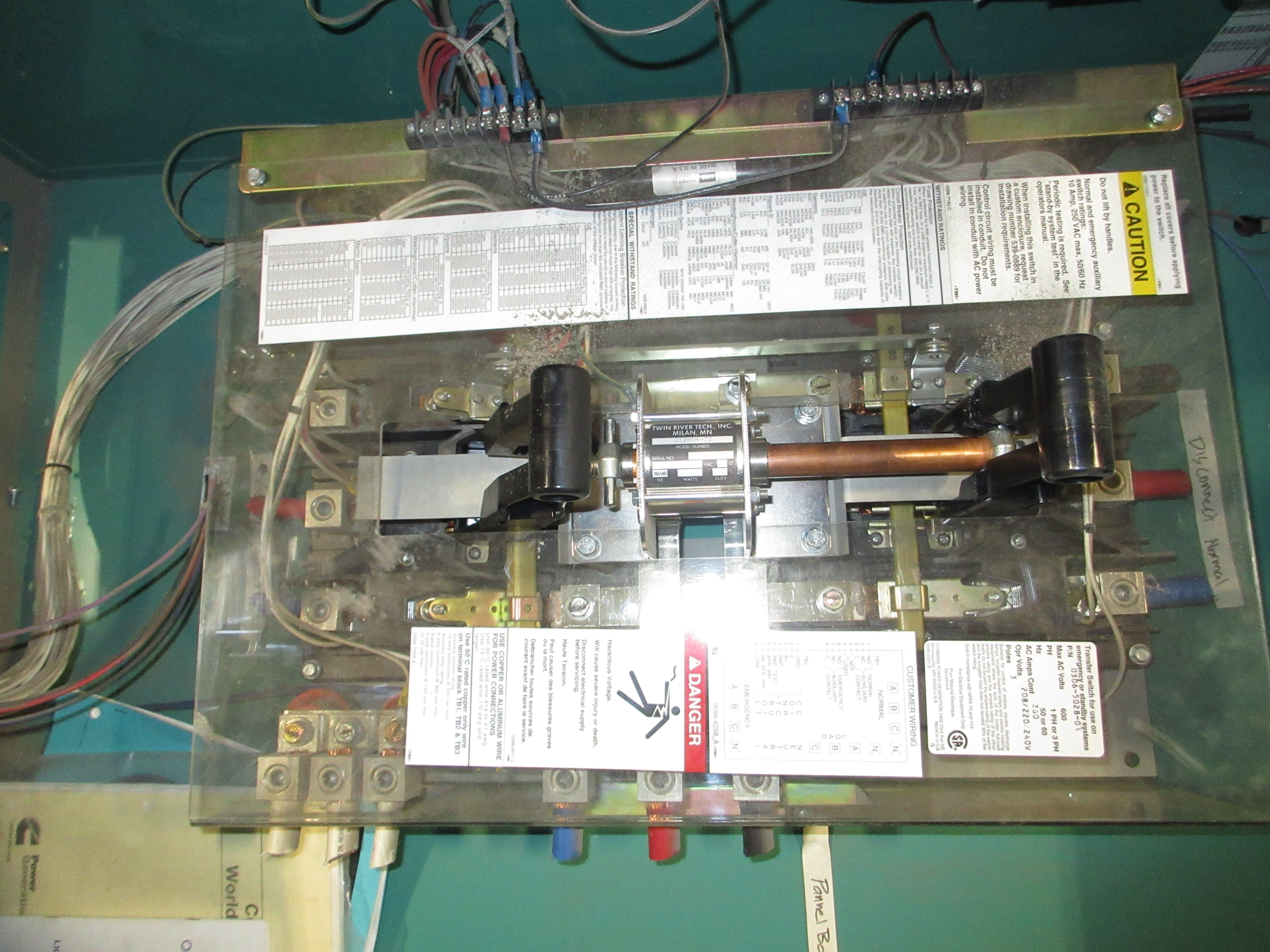 Cummins Automatic Transfer Switch OTECB-5773717 260A 208V 60Hz 3P Used