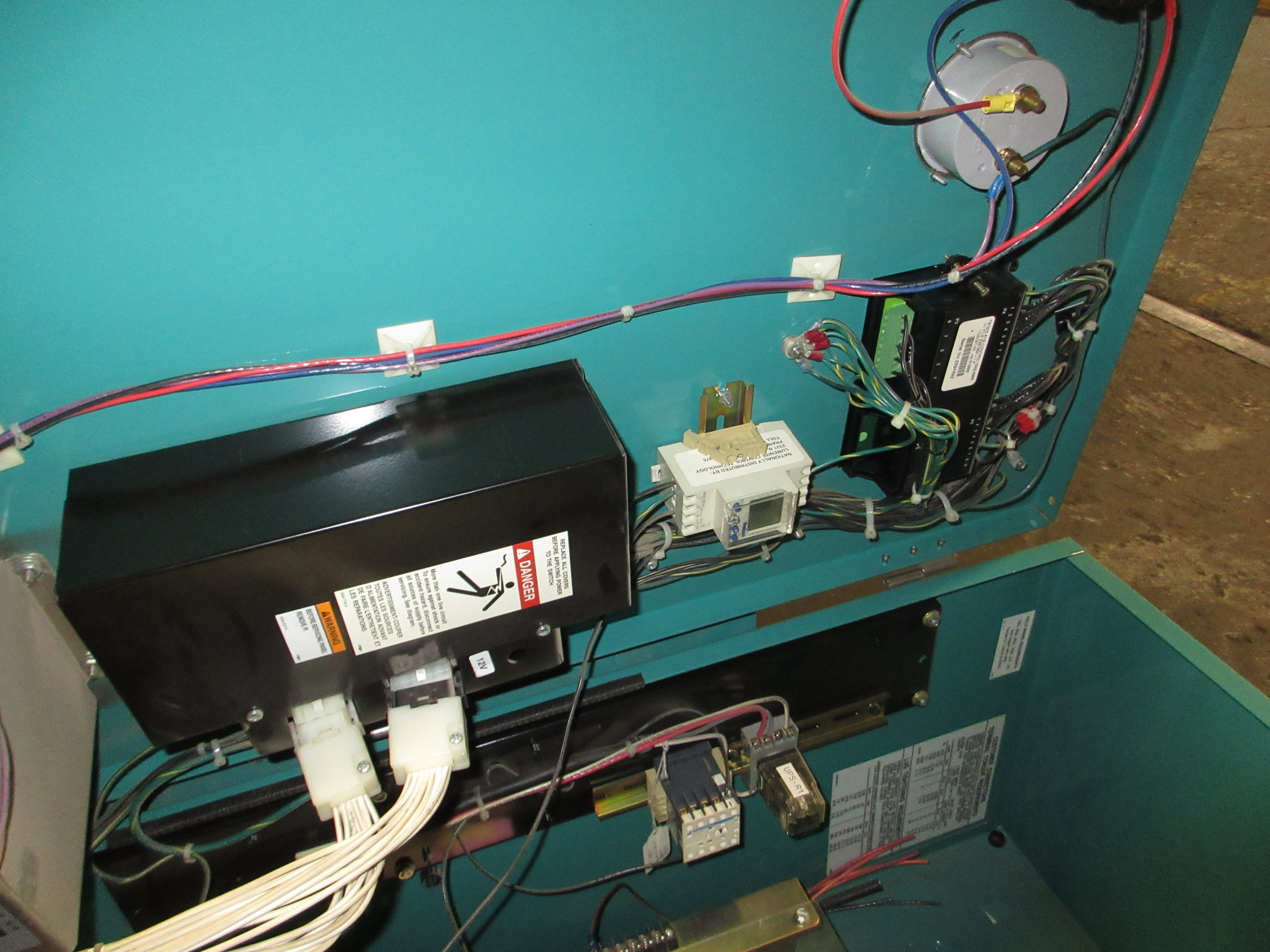 Cummins Automatic Transfer Switch OTECB-5773717 260A 208V 60Hz 3P Used