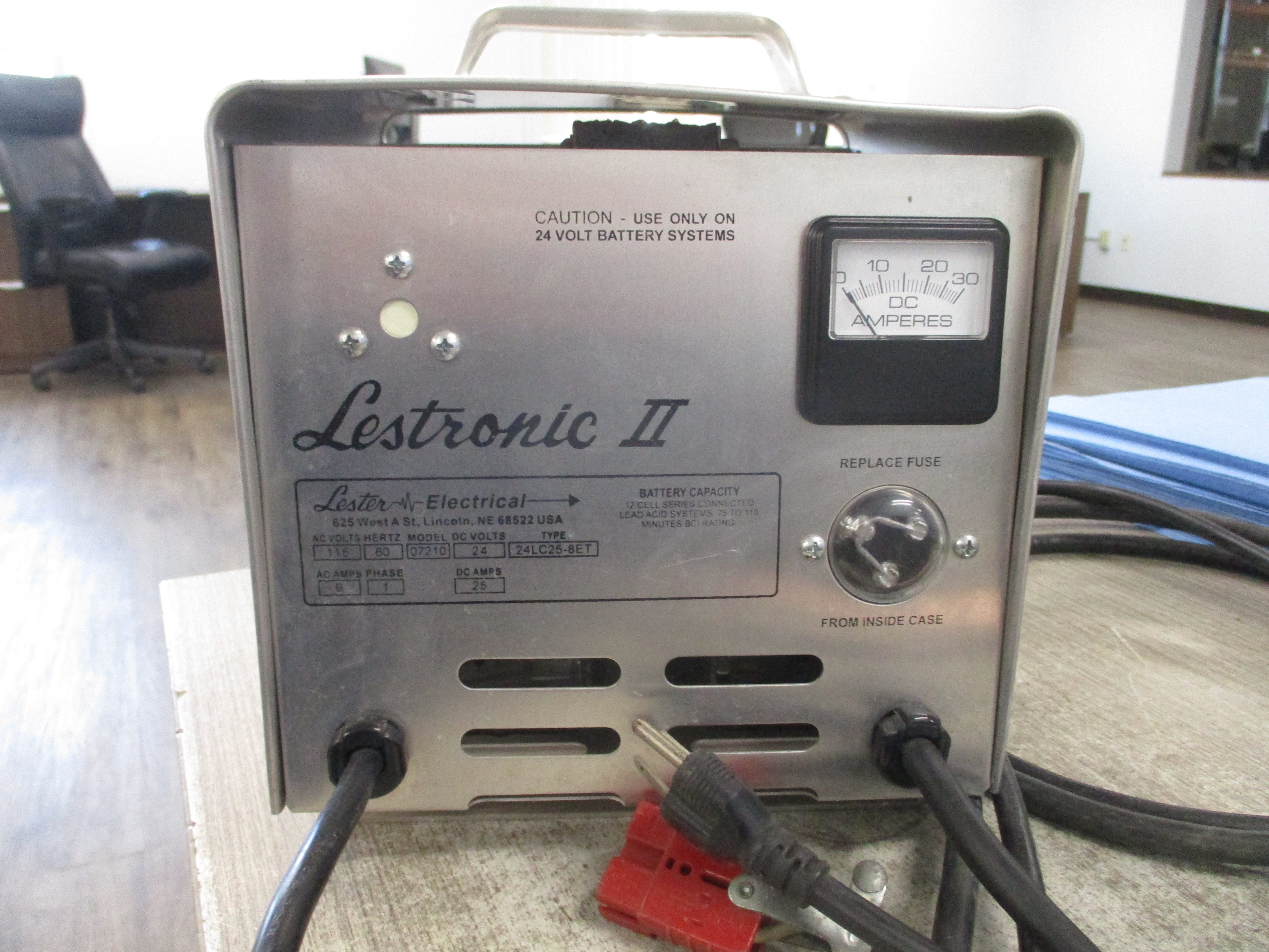 Lester Electrical Lestronic II Battery Charger 24LC25-8ET Input: 115VAC 60Hz 1Ph 9A Output: 24VDC 25A Used