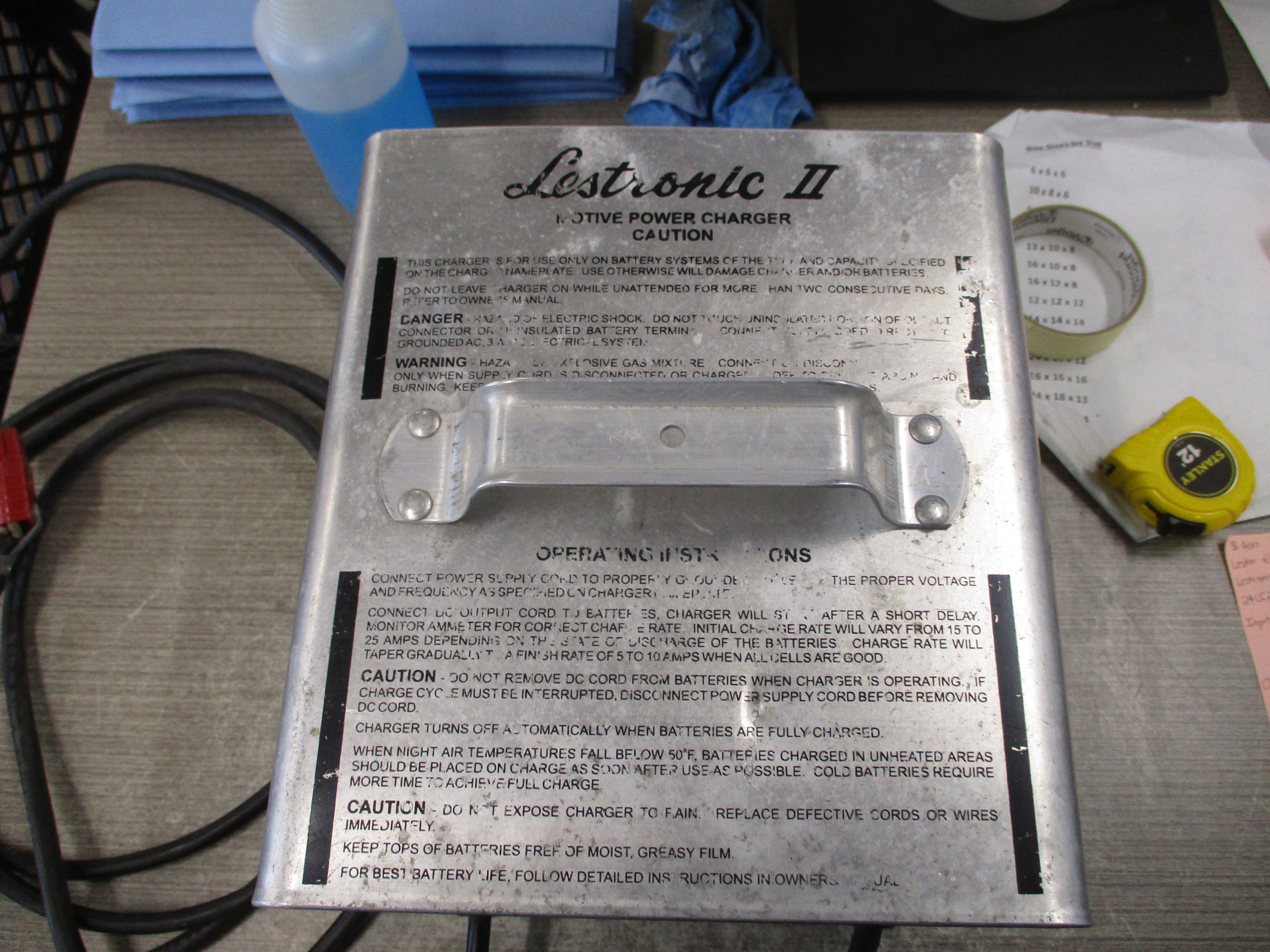 Lester Electrical Lestronic II Battery Charger 24LC25-8ET Input: 115VAC 60Hz 1Ph 9A Output: 24VDC 25A *Dented Back* Used