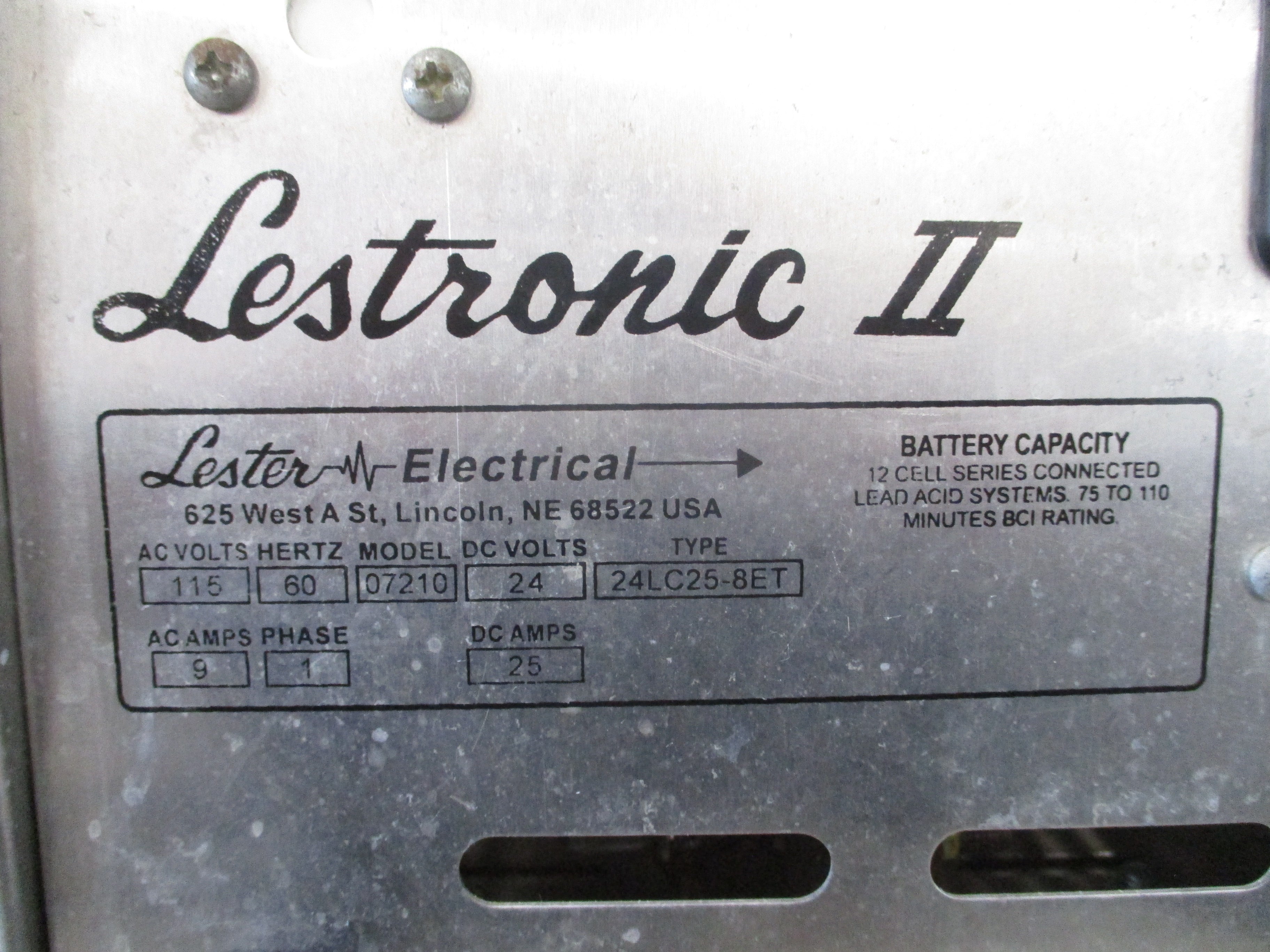 Lester Electrical Lestronic II Battery Charger 24LC25-8ET Input: 115VAC 60Hz 1Ph 9A Output: 24VDC 25A *Dented Back* Used