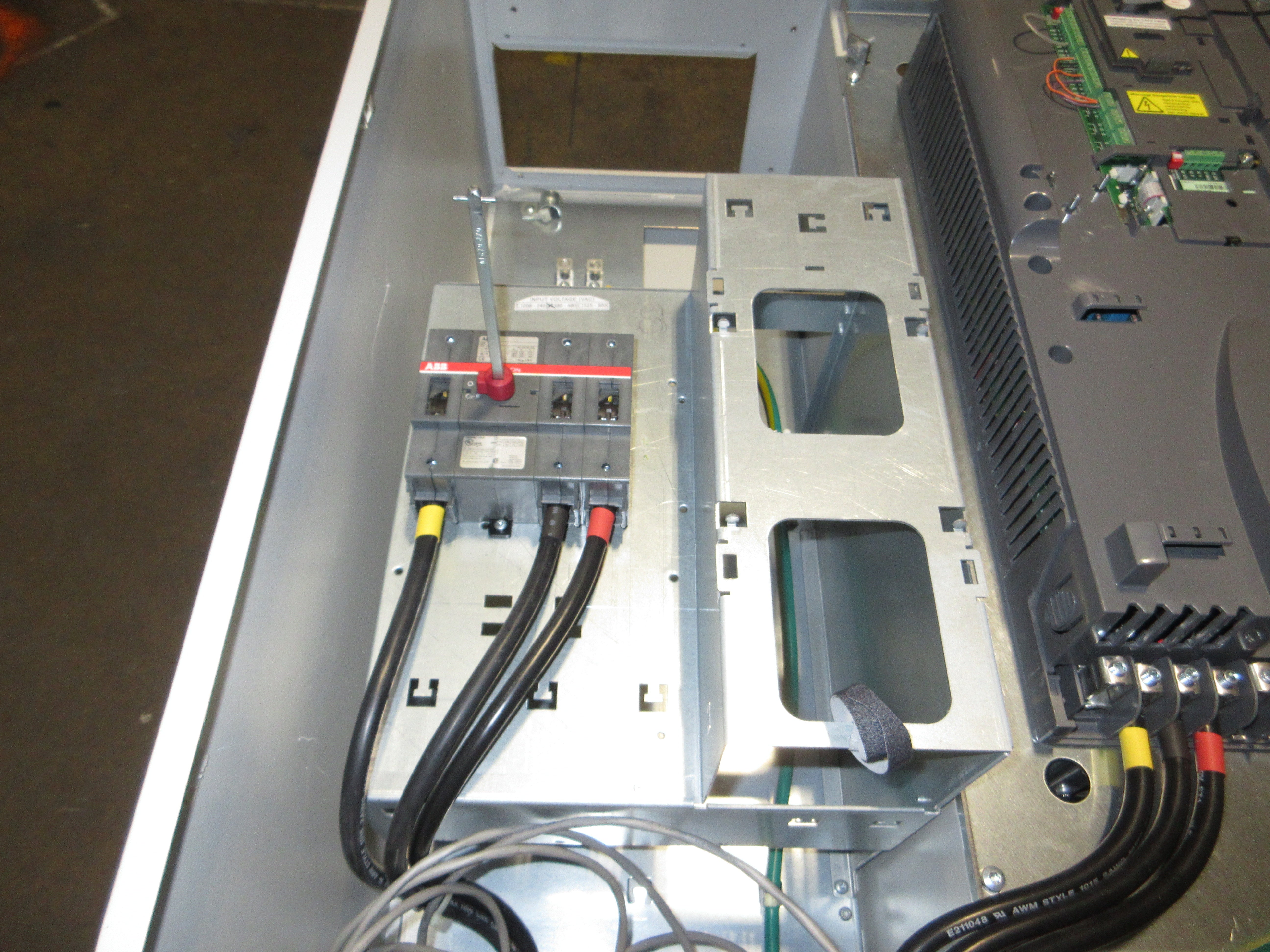 ABB ACH550 AC Drive ACH550-PDR-097A-4 75HP 3Ph w/ Keypad Used