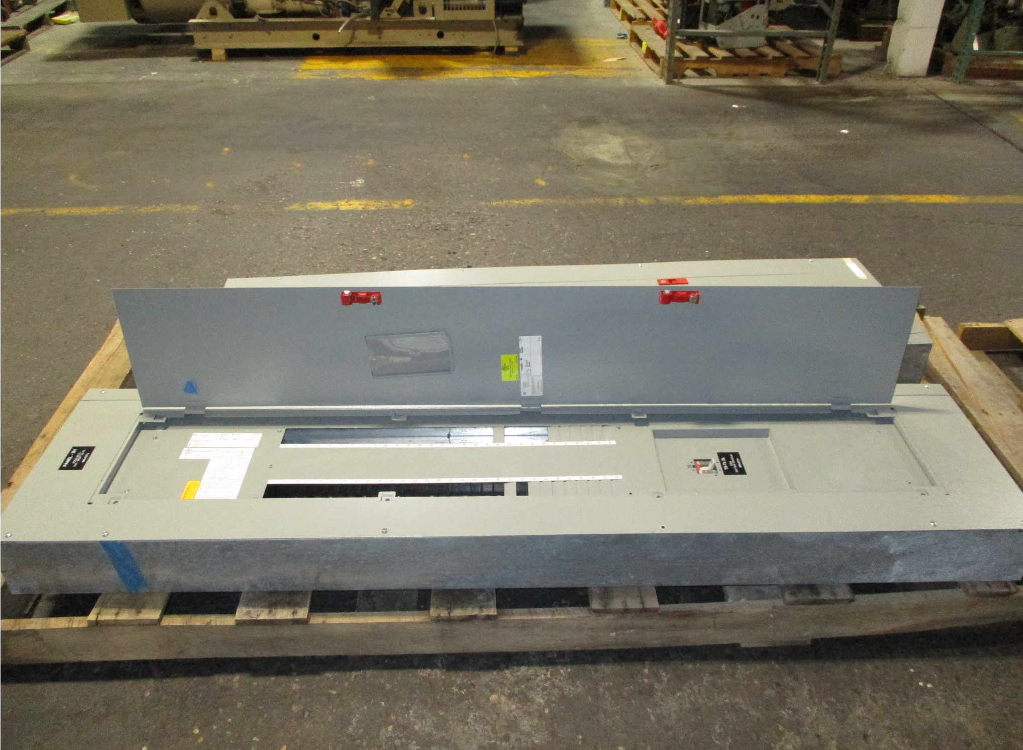 GE Main Breaker Circuit Breaker Panel ASF3604MTX 400A Max, 200A Main 277/480V