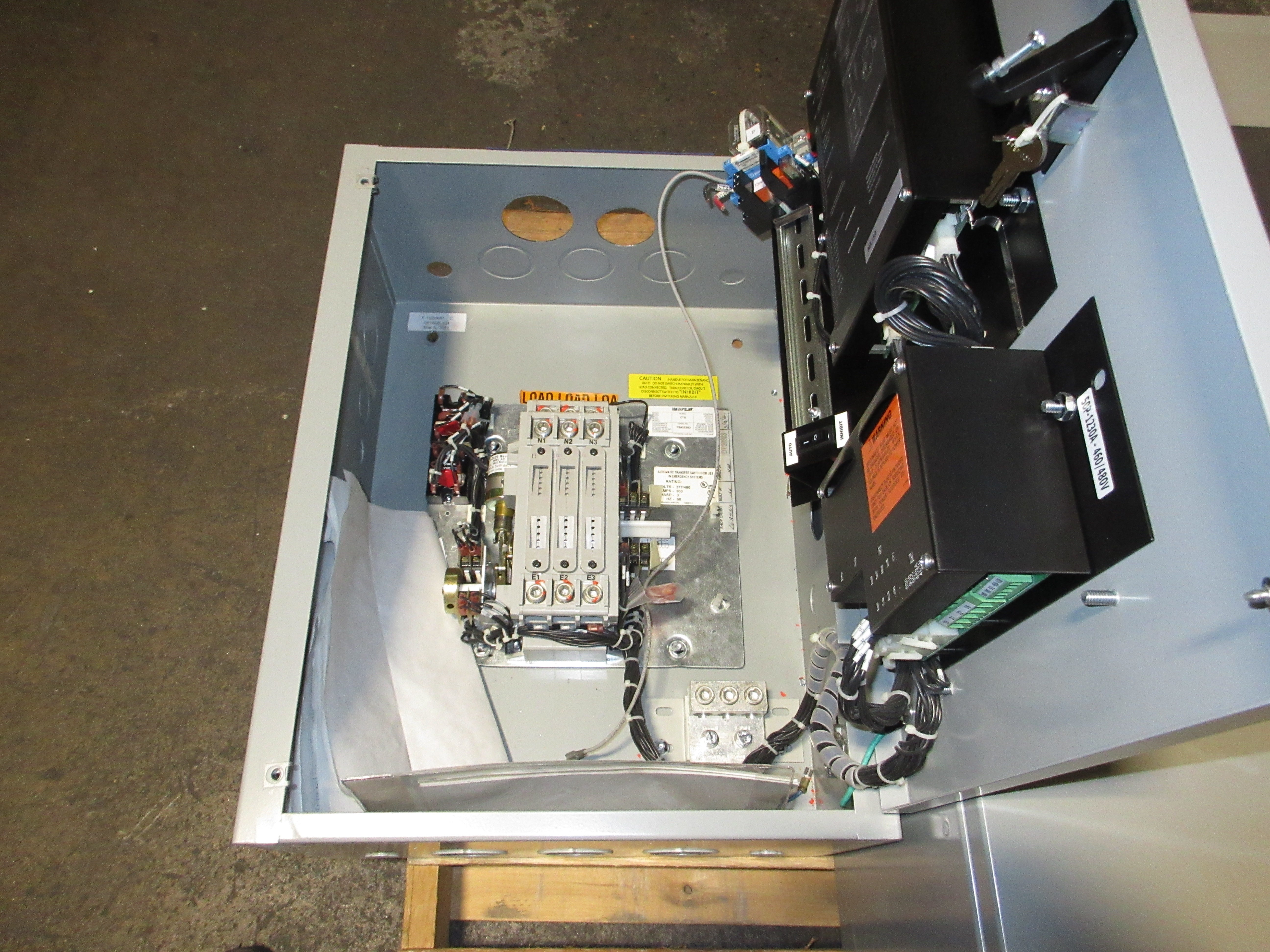 CAT Automatic Transfer Switch CTG 200A 277/480V 3Ph 60Hz Used