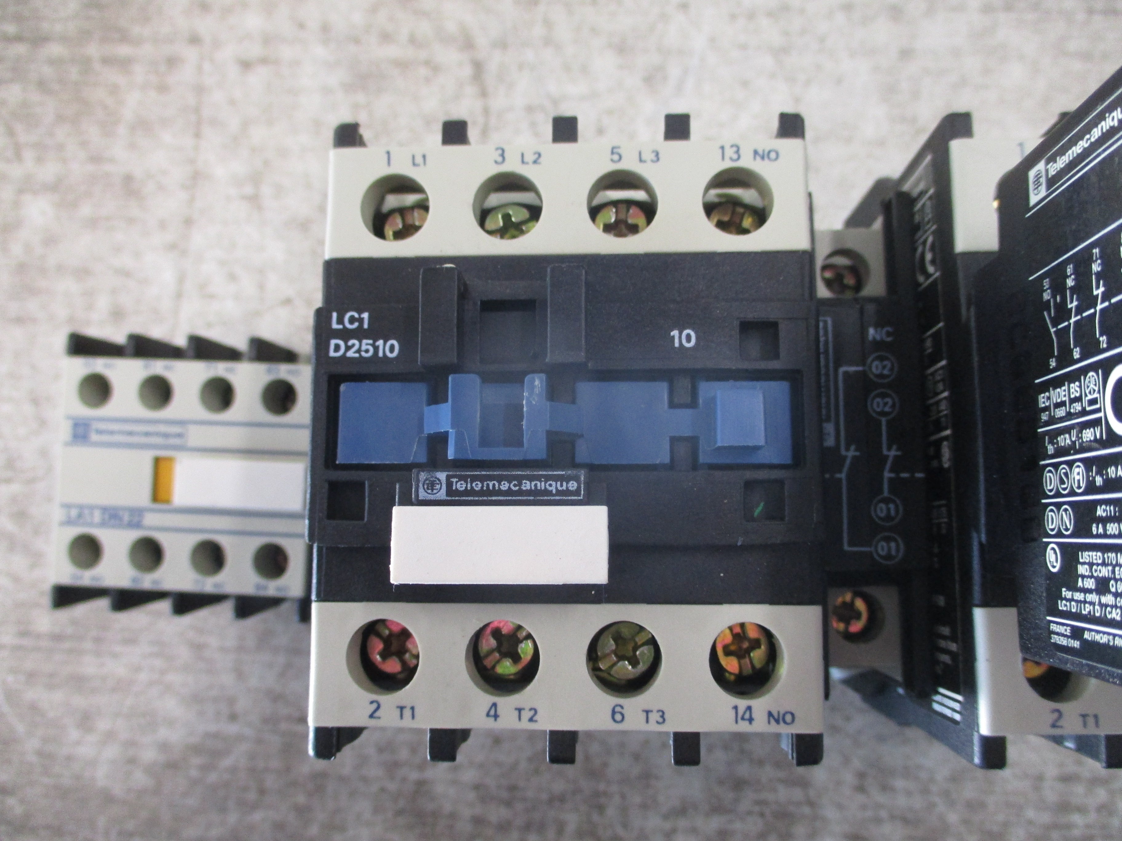 Telemecanique Reversing Contactor LC1 D2510 120V Coil 40A 600V (2) Aux Contact Blocks (2) Surge Suppressors Used