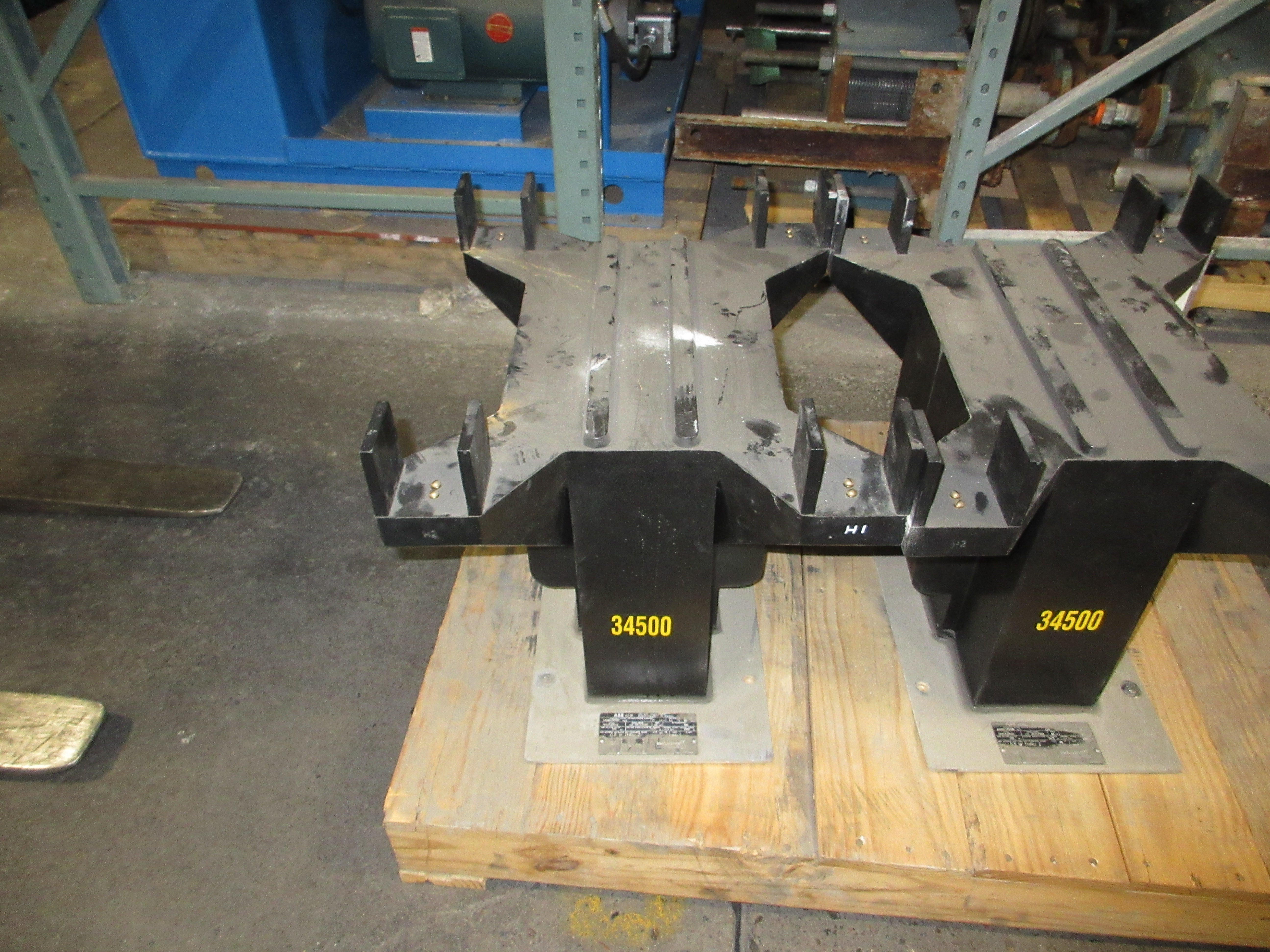 ABB VIZ-20 Voltage Transformer 7883A60G01 Pri: 34500V Ratio 300:1 60Hz 200kV BIL