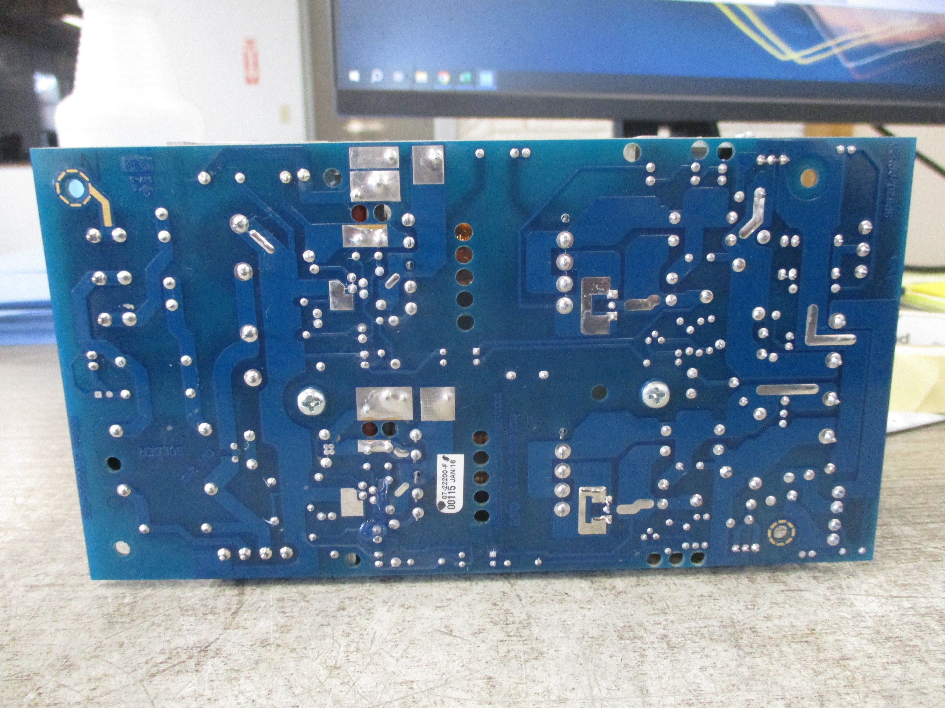 ESD Supervised Power Supply/Charger SPS-20 Input: 120/240VAC 400W Output: 12VDC 16A / 24VDC 8A *Connector Clip Broken* Used