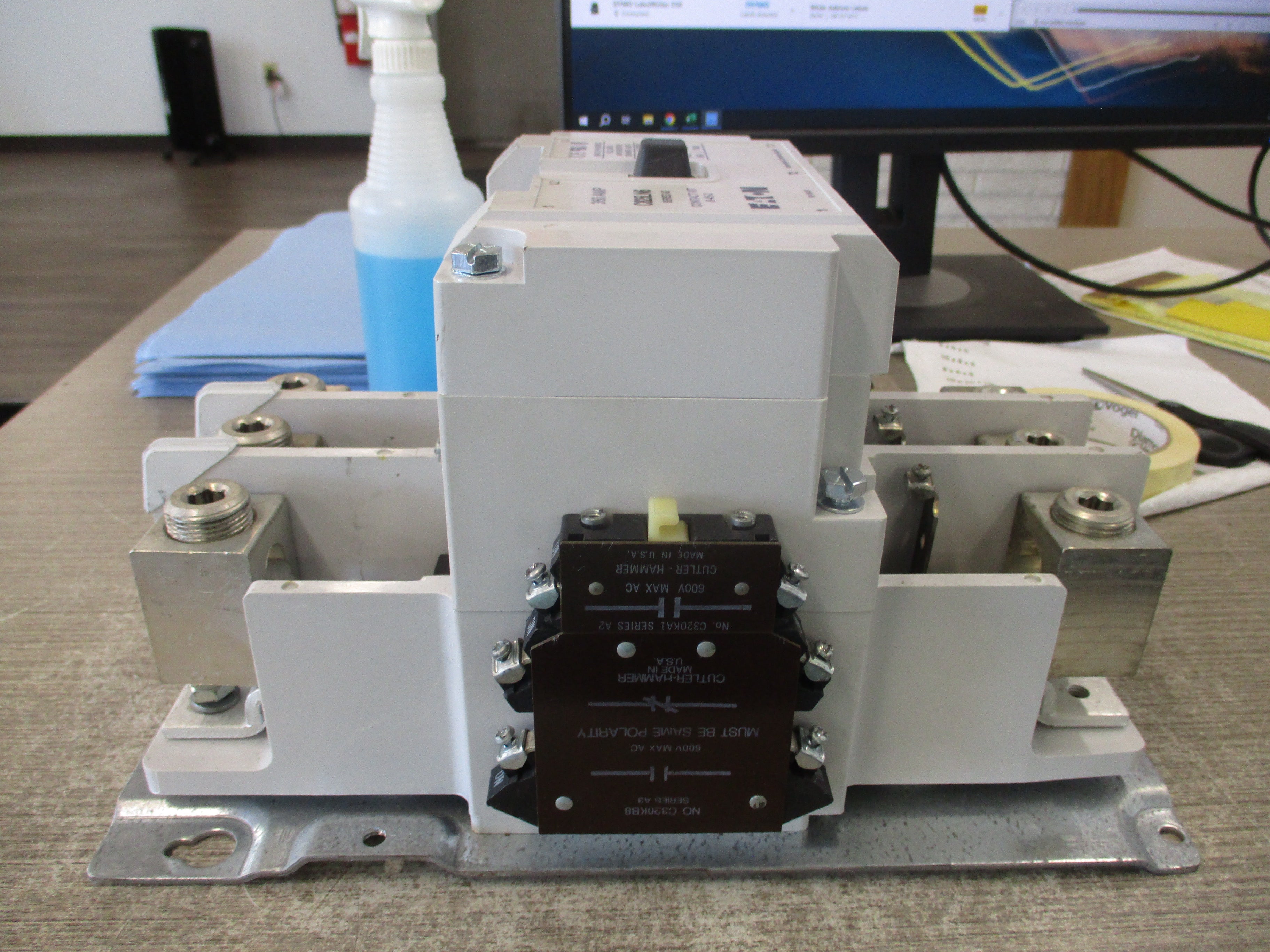 Eaton Contactor C825LN6 Ser. A2 120V coil 360A 600V Used