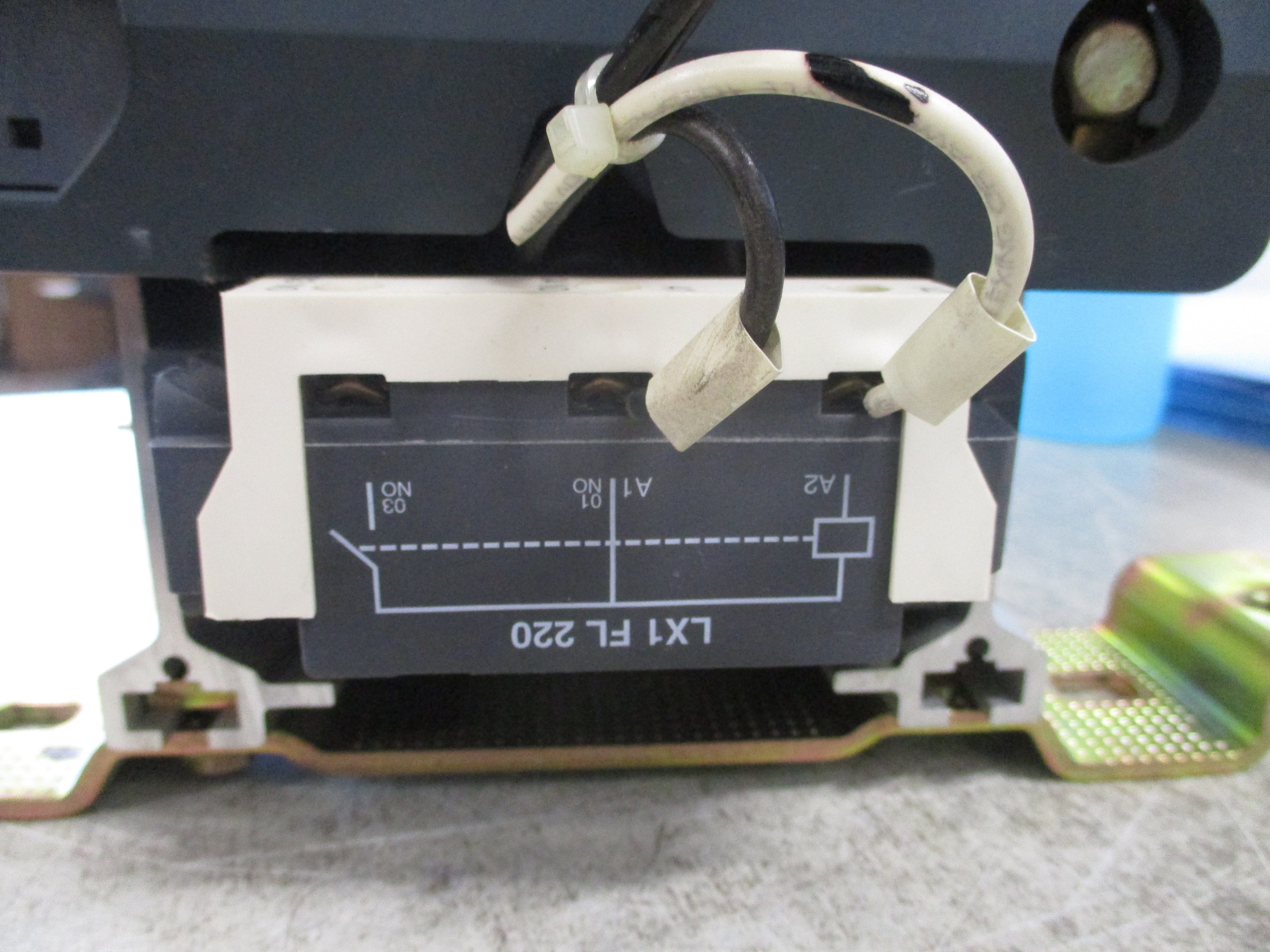 Square D Contactor LC1 F630 240V Coil 1000A 600V (1) Aux Contact Block Used