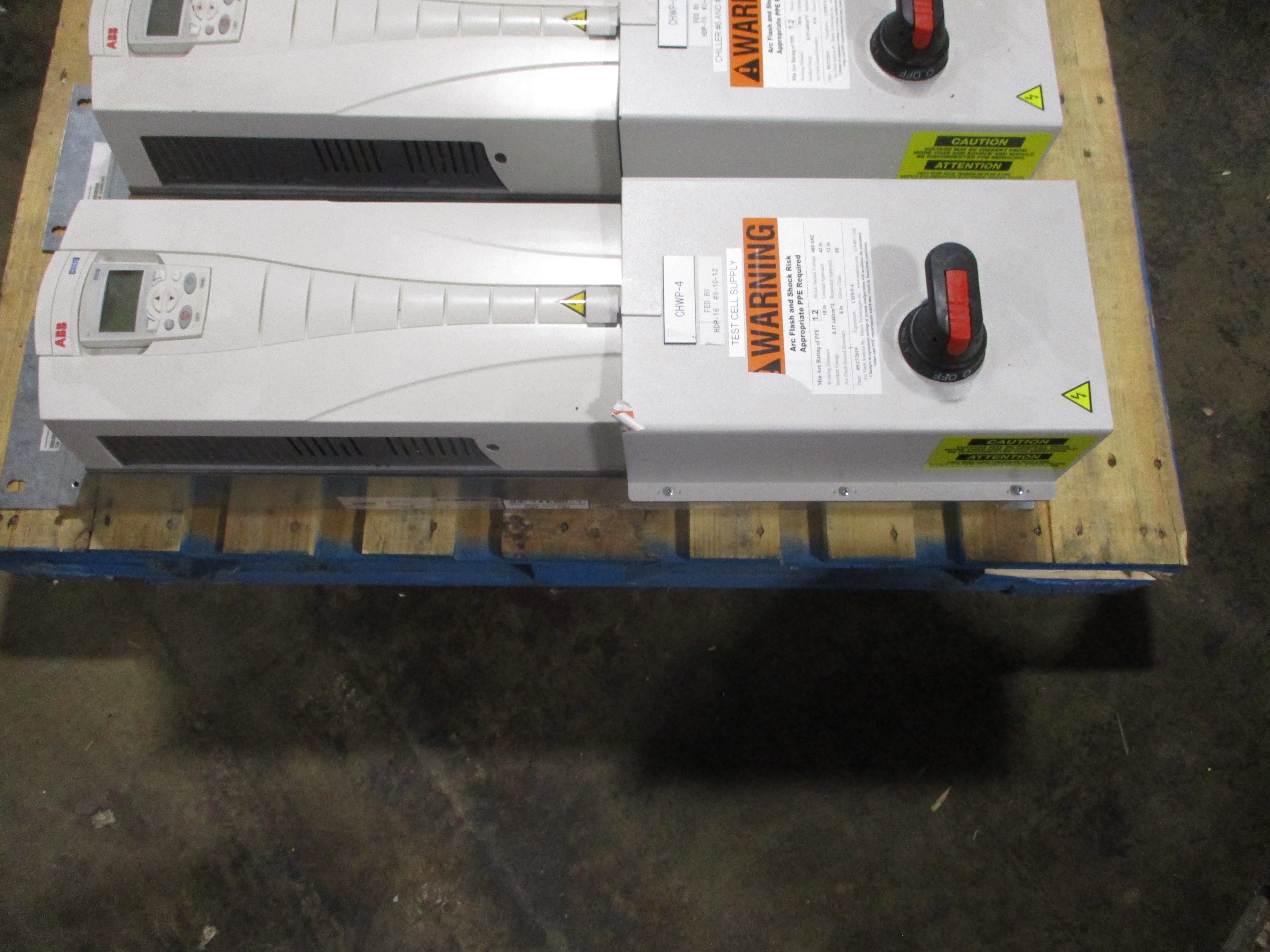 ABB ACH550 AC Drive W/Disconnect ACH550-PDR-038A-4 25HP 3Ph Input: 3PH 48-63Hz 380-480VAC 38A Output: 3PH 0-500Hz 0-U1VAC 38A W/Keypad Used