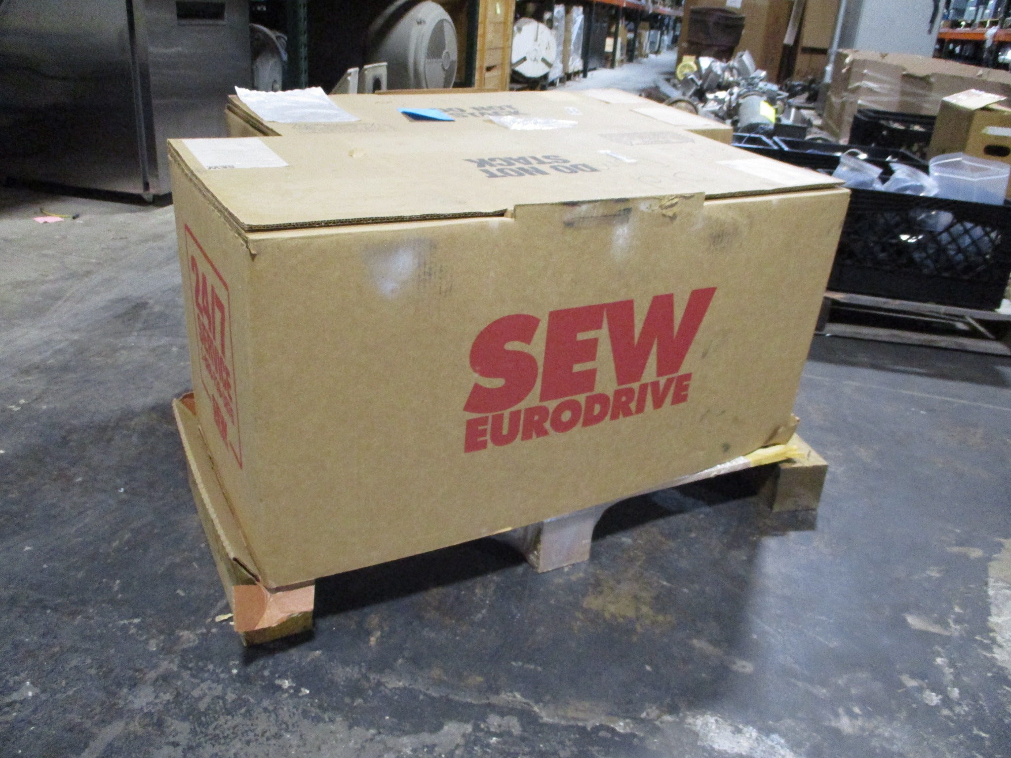 SEW-EURODRIVE Gearmotor KA47/T DRN100LM4 81RPM Out Ratio 21.81:1 230/460V 60Hz