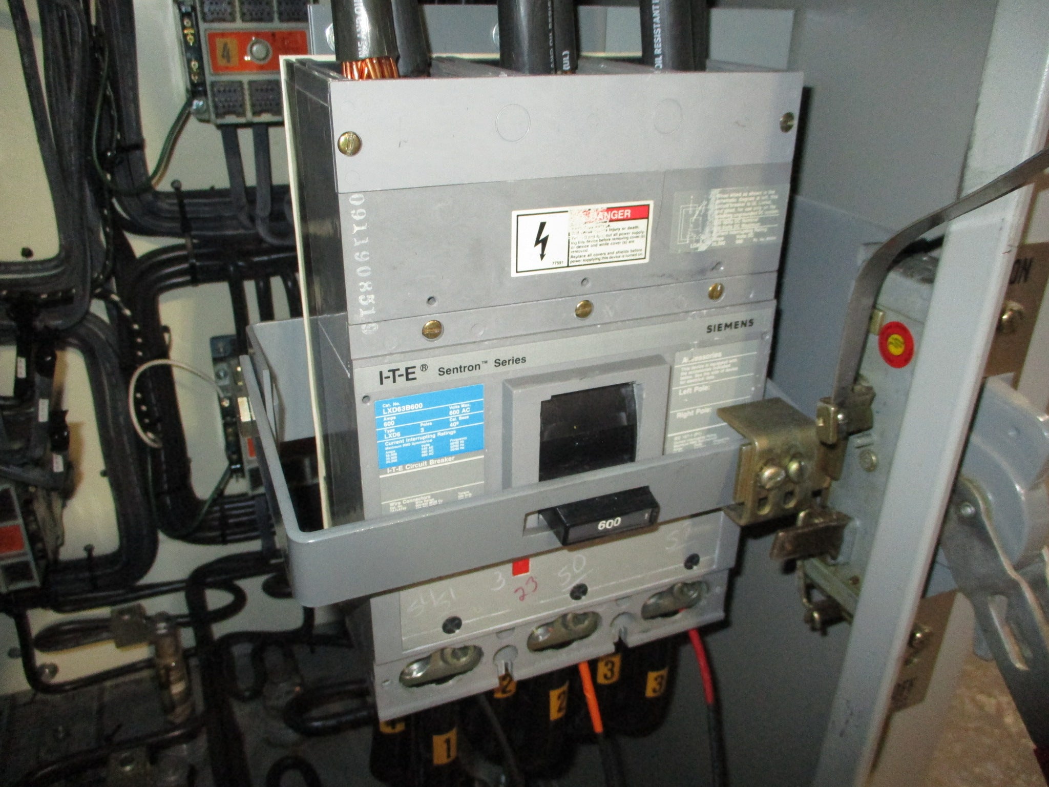 Cornell-Dubilier Accu-Var Capacitor Assembly IVT6300F50 300kVAR 480V 3Ph 60Hz