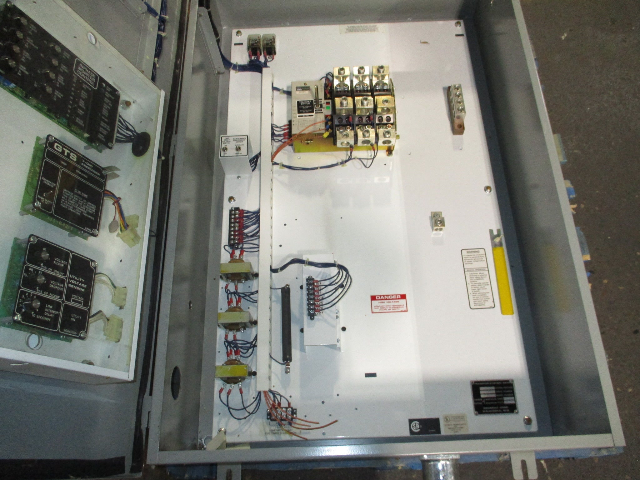 Generac Olympian Automatic Transfer Switch 00681-0 200A 120/208V Used