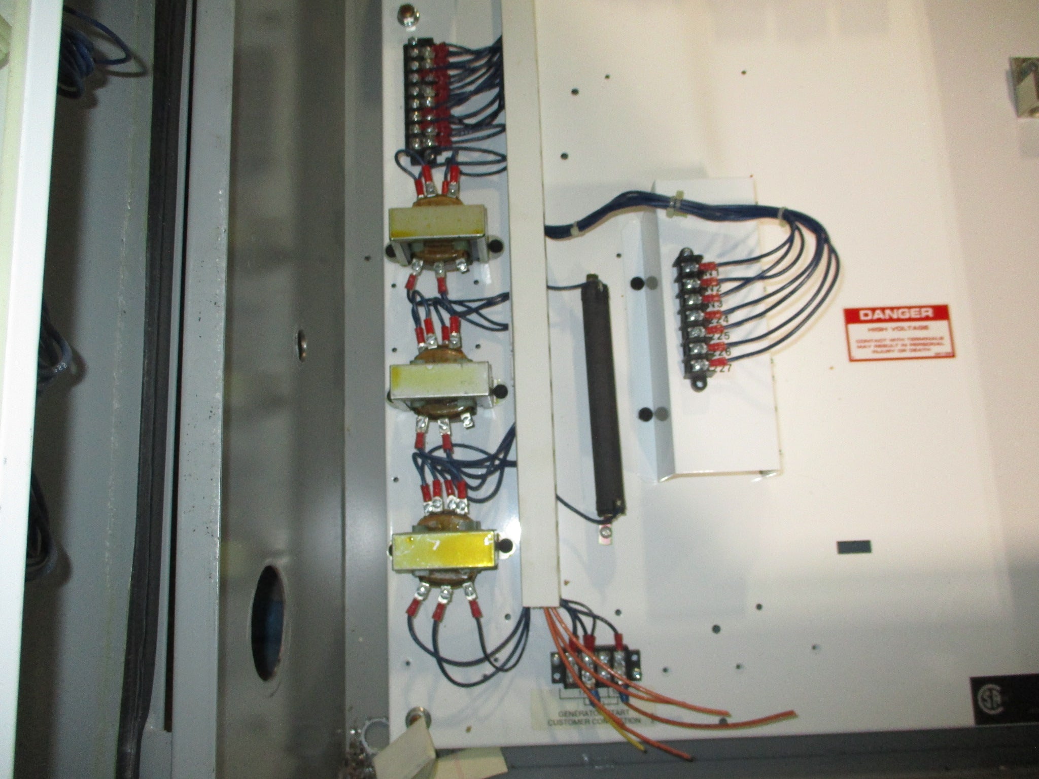 Generac Olympian Automatic Transfer Switch 00681-0 200A 120/208V Used