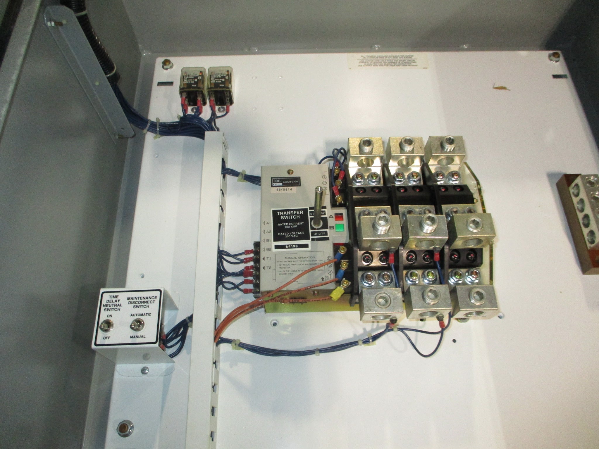 Generac Olympian Automatic Transfer Switch 00681-0 200A 120/208V Used