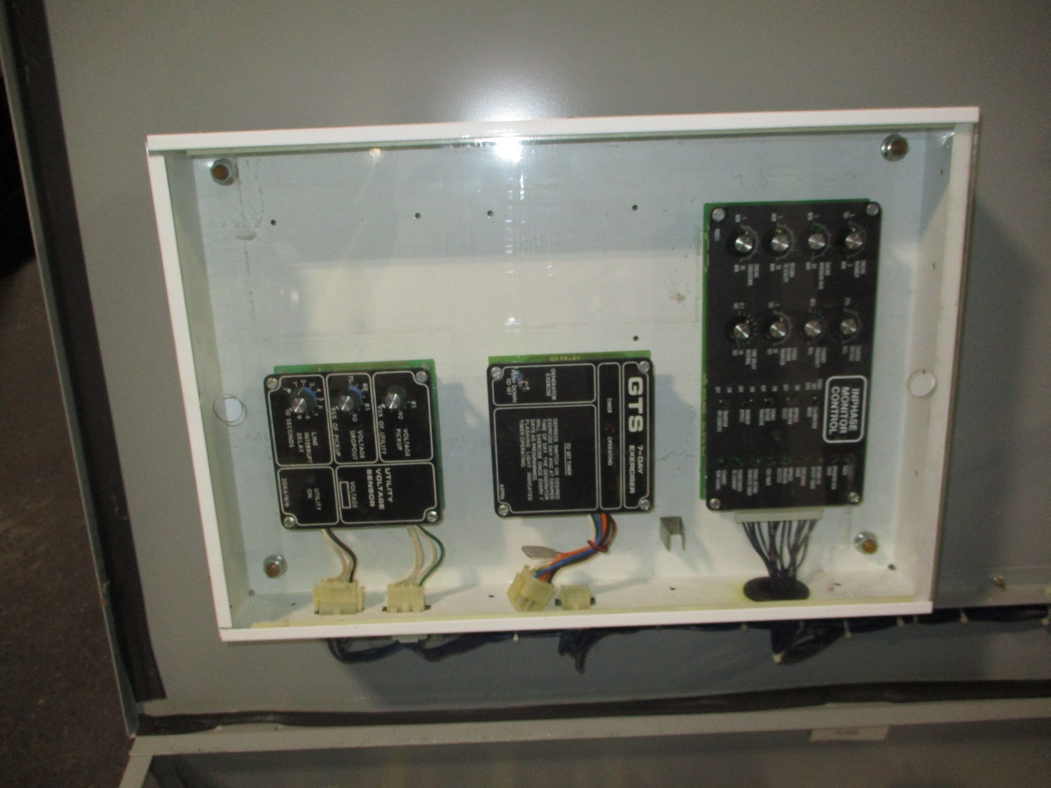 Generac Olympian Automatic Transfer Switch 00681-0 200A 120/208V Used