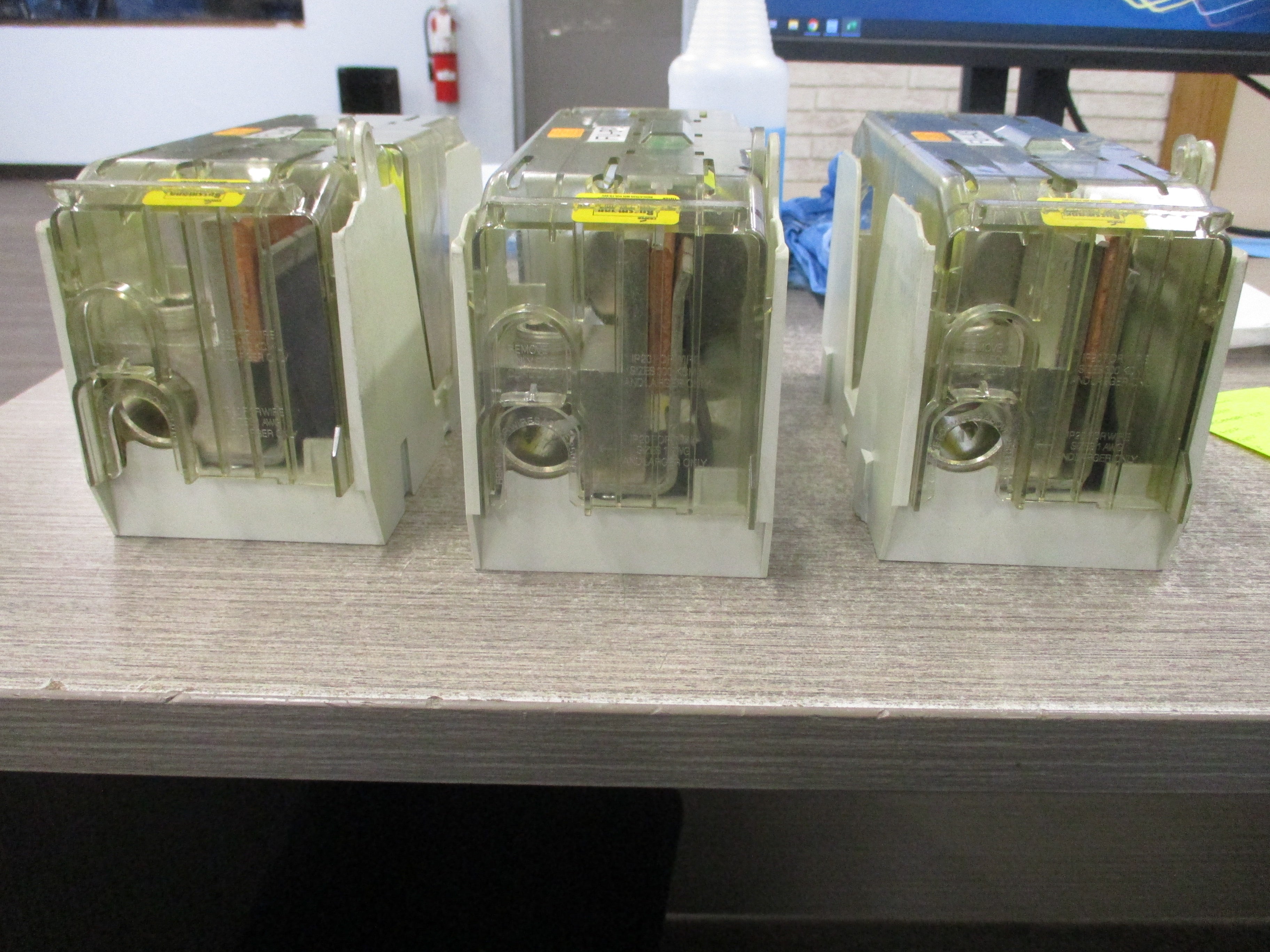 Cooper Bussmann Fuse holder JM60400-3CR 400A 600V 3P W/(3) 300A Fuses Used