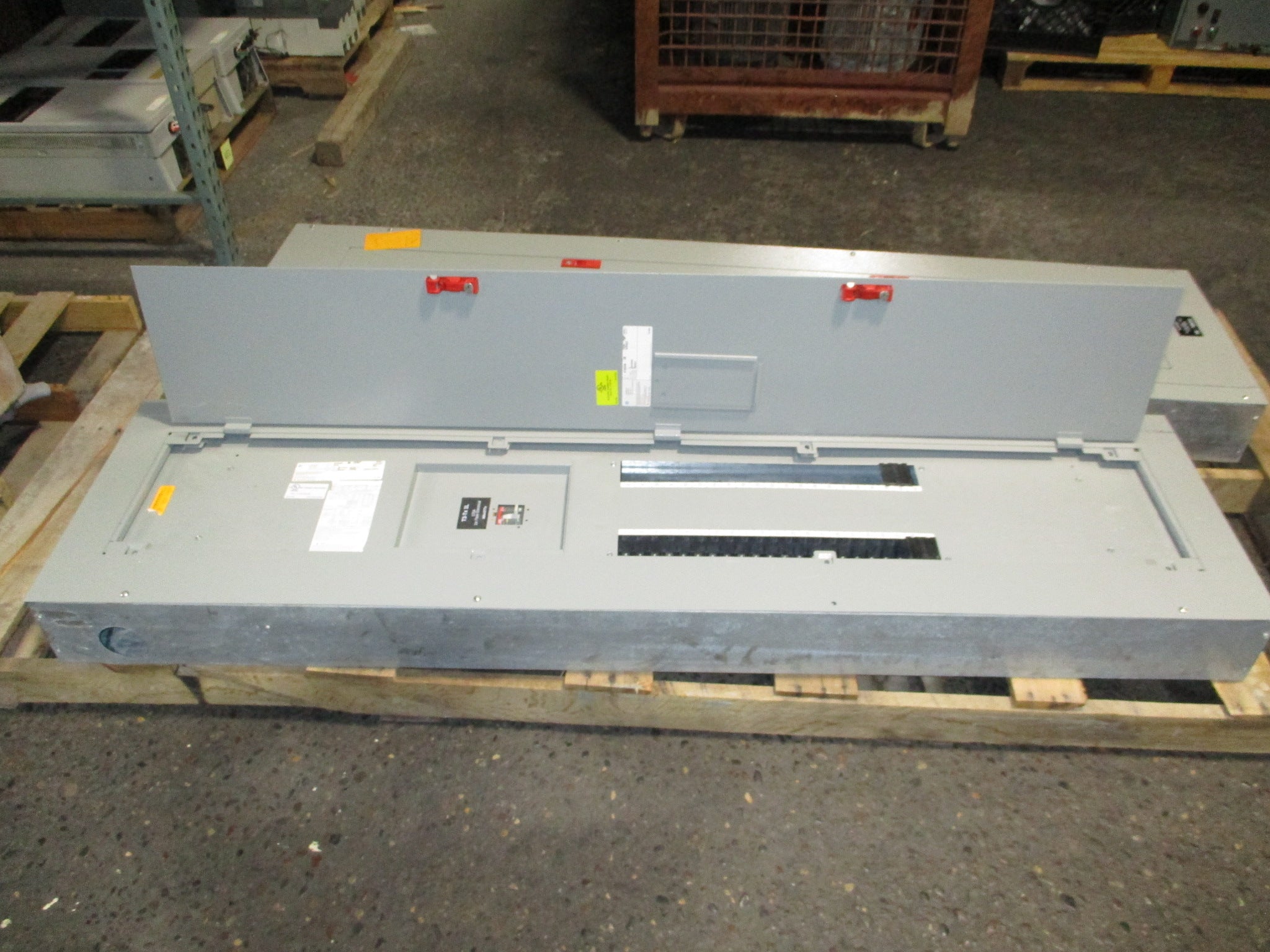 GE Main Breaker Circuit Breaker Panel ASF3424MBX 400A Max 125A Main 42-Slot Used