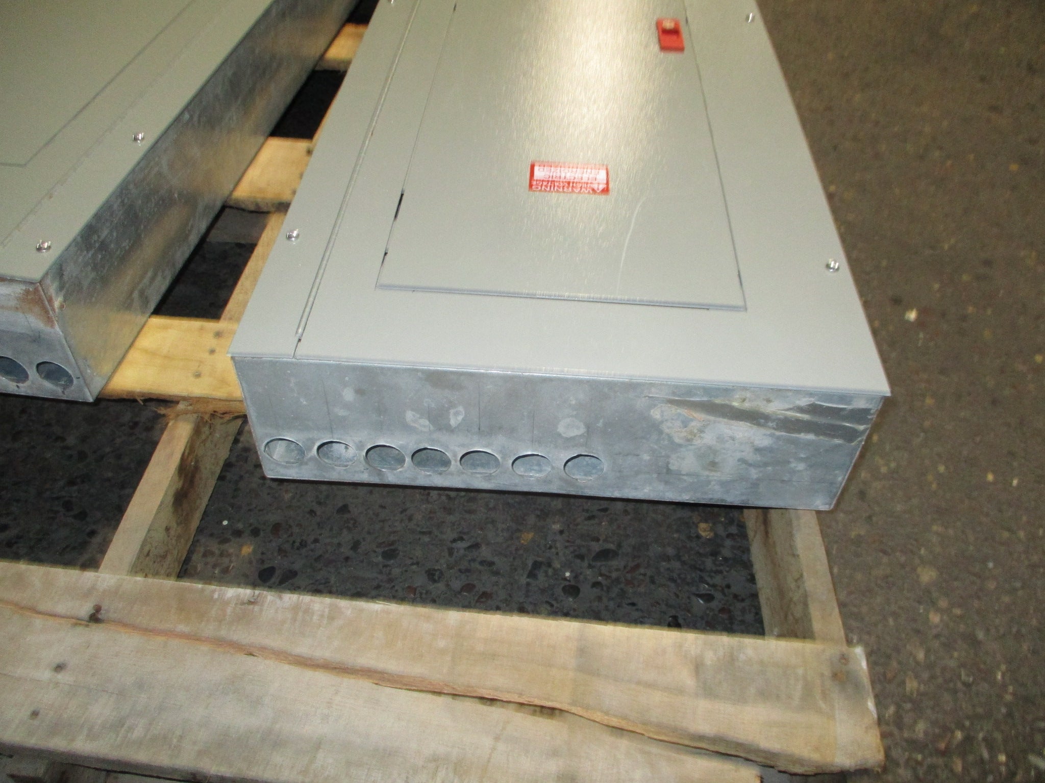 GE Main Breaker Circuit Breaker Panel ASF3424MBX 400A Max 125A Main 42-Slot Used