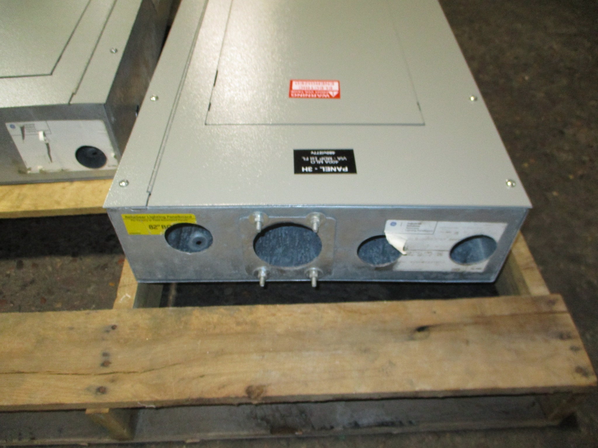 GE Main Breaker Circuit Breaker Panel ASF3604MTX 400A Max, 200A Main 277/480V