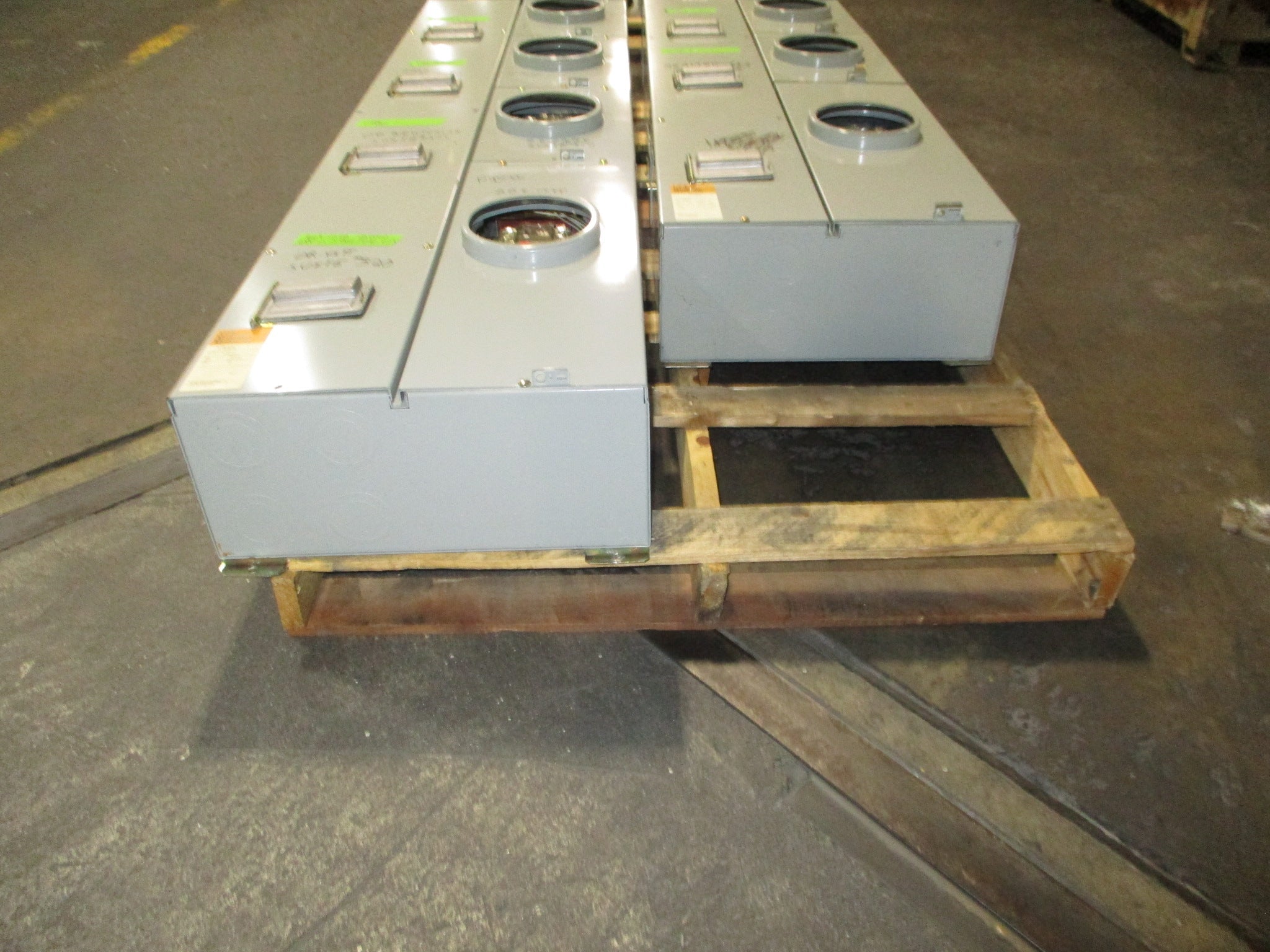 ITE Modular Meter Center W2MM4AB/W2MM3/MTB4 800A 208Y/120V 3Ph 4W 7-Position