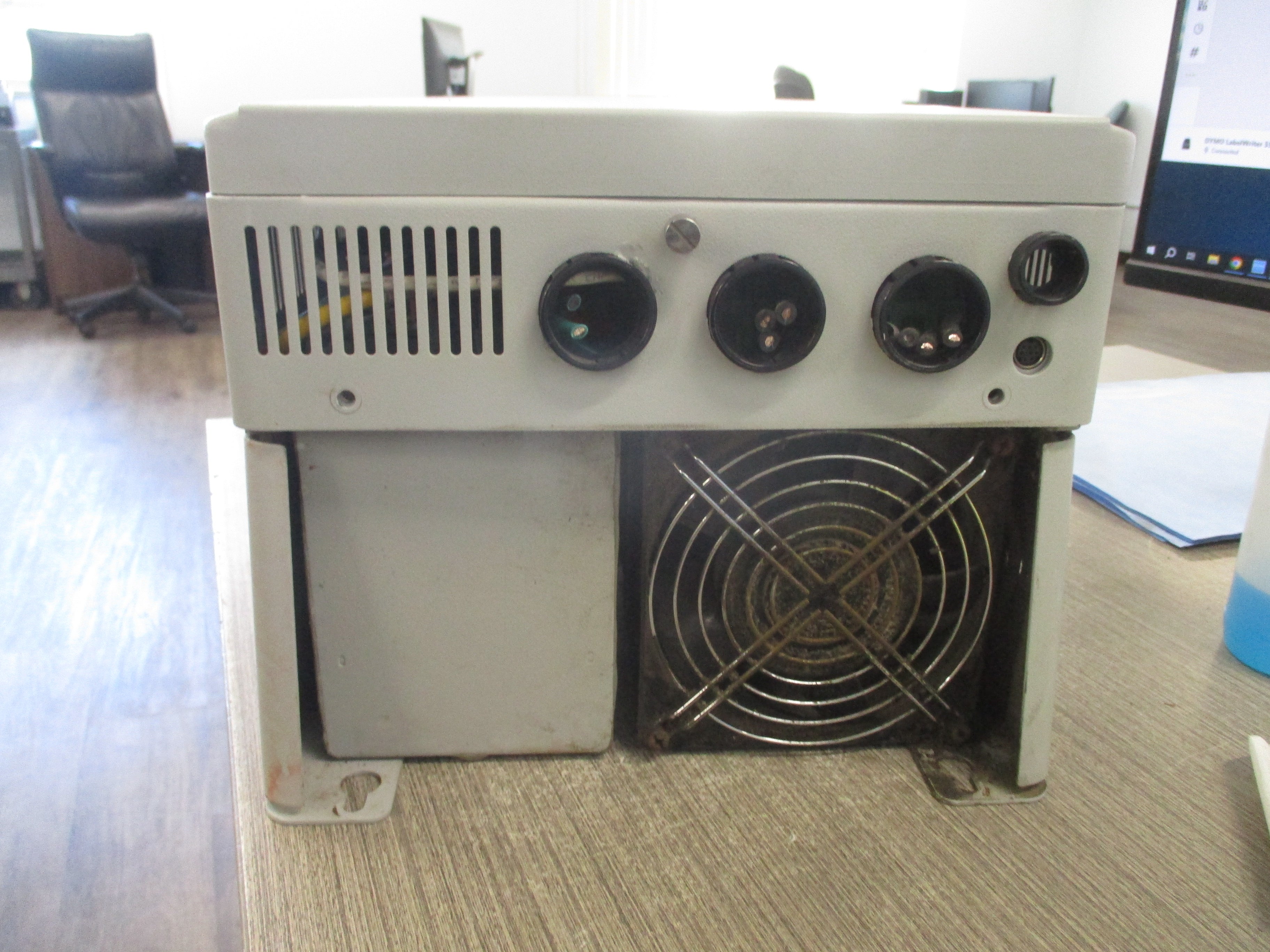 Allen-Bradley 1336 Plus II AC Drive 1336F-B025-AA-EN-L6 2.5 Hp 3Ph w/Keypad Used