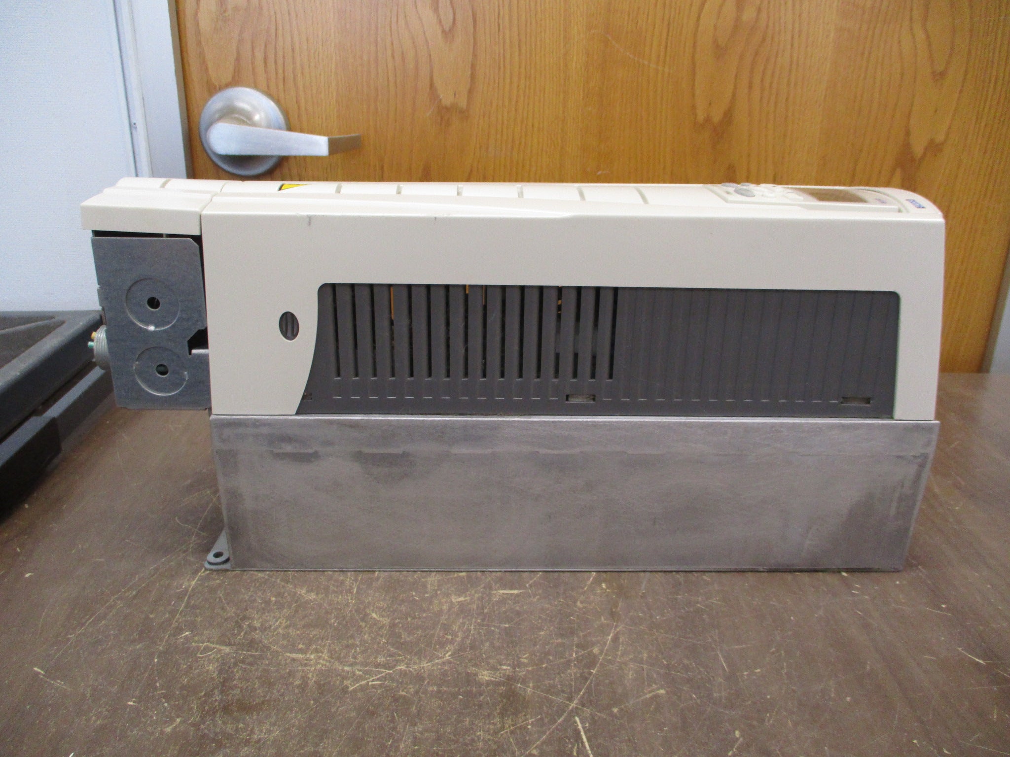 ABB ACH550 AC Drive ACH550-UH-015A-4 10HP 3Ph w/ Keypad Used