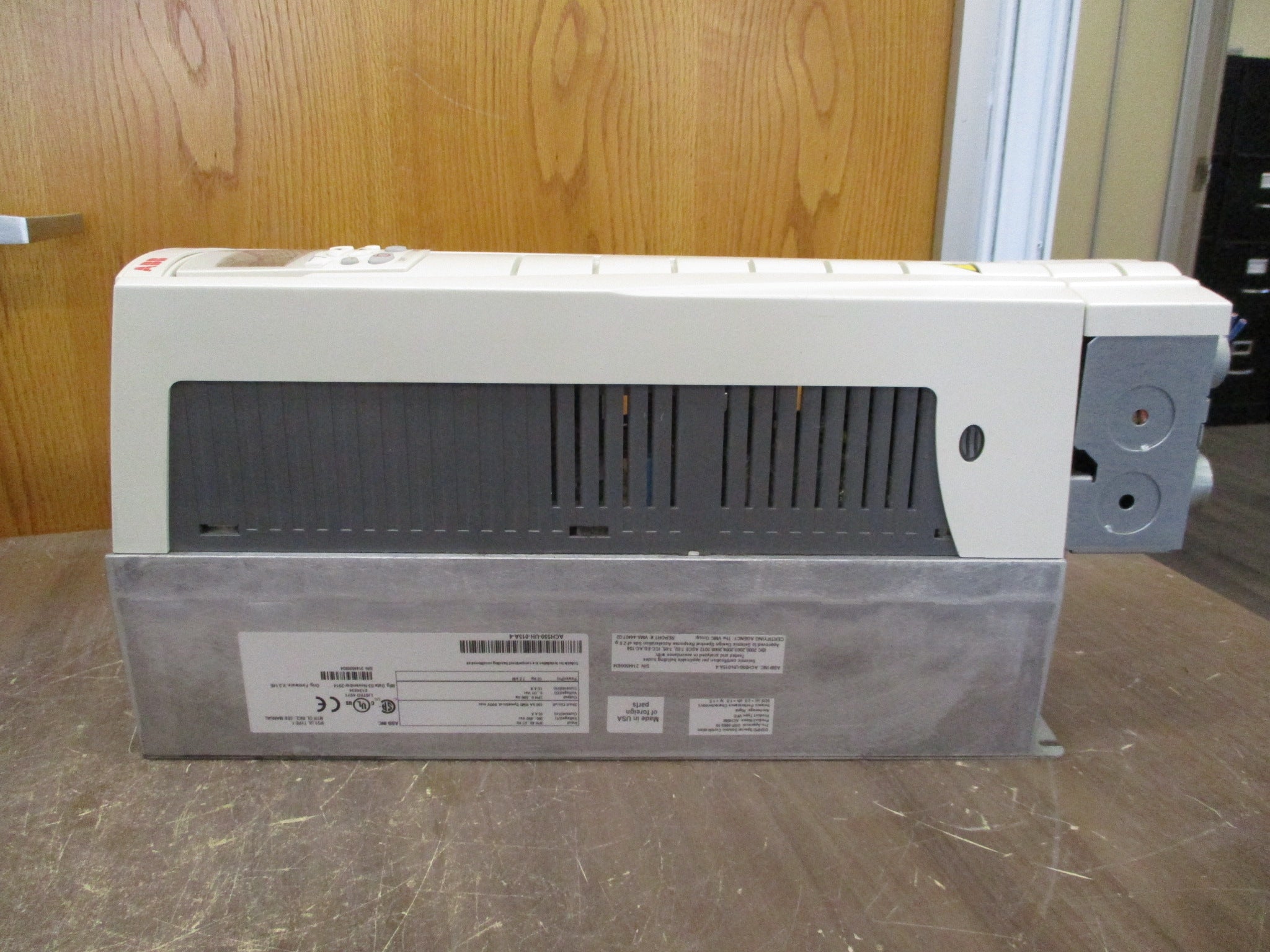 ABB ACH550 AC Drive ACH550-UH-015A-4 10HP 3Ph w/ Keypad Used