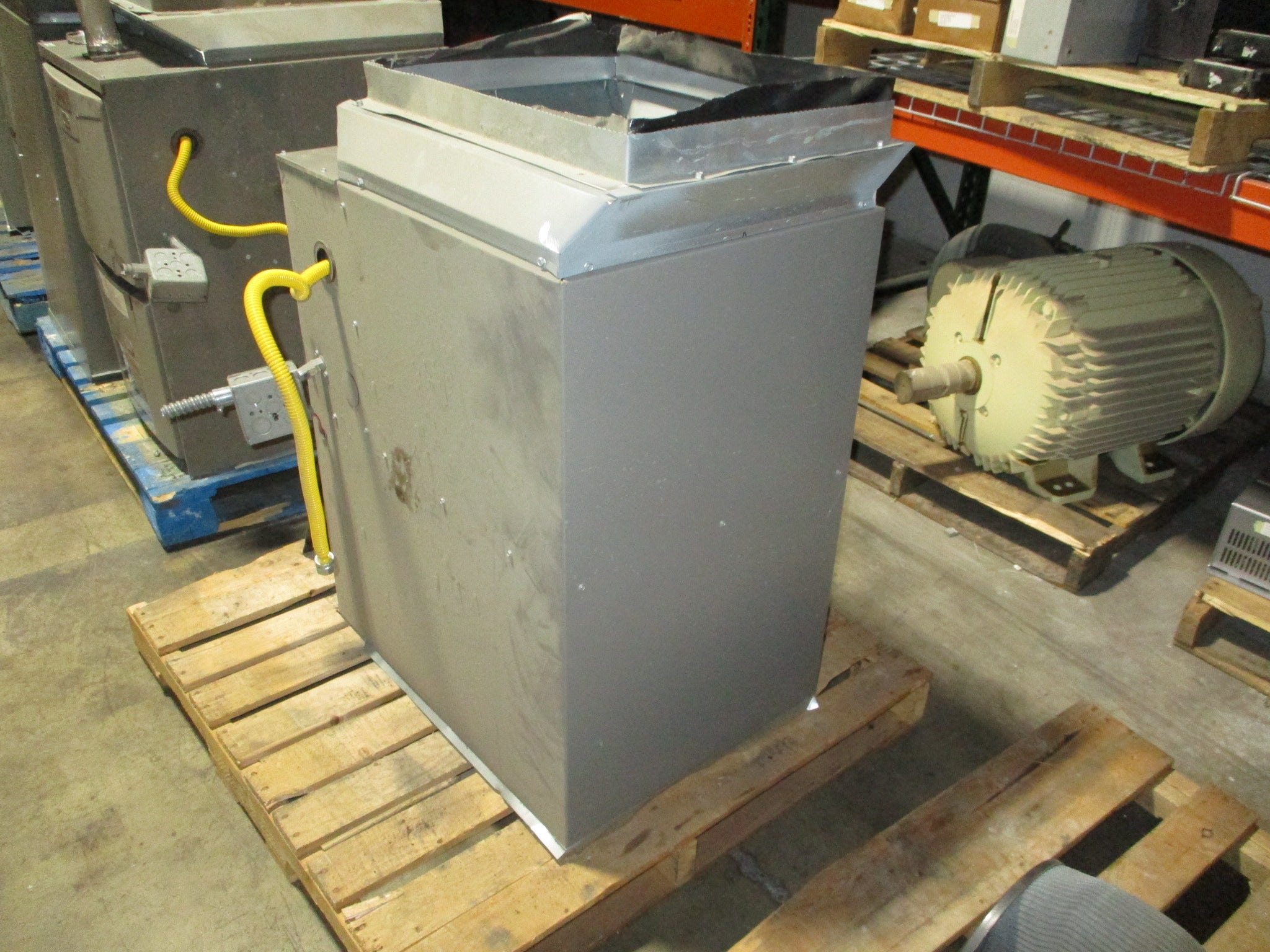 Lennox Merit Series Natural Gas Furnace ML195UH110XP48C-57 100,000 BTU Used
