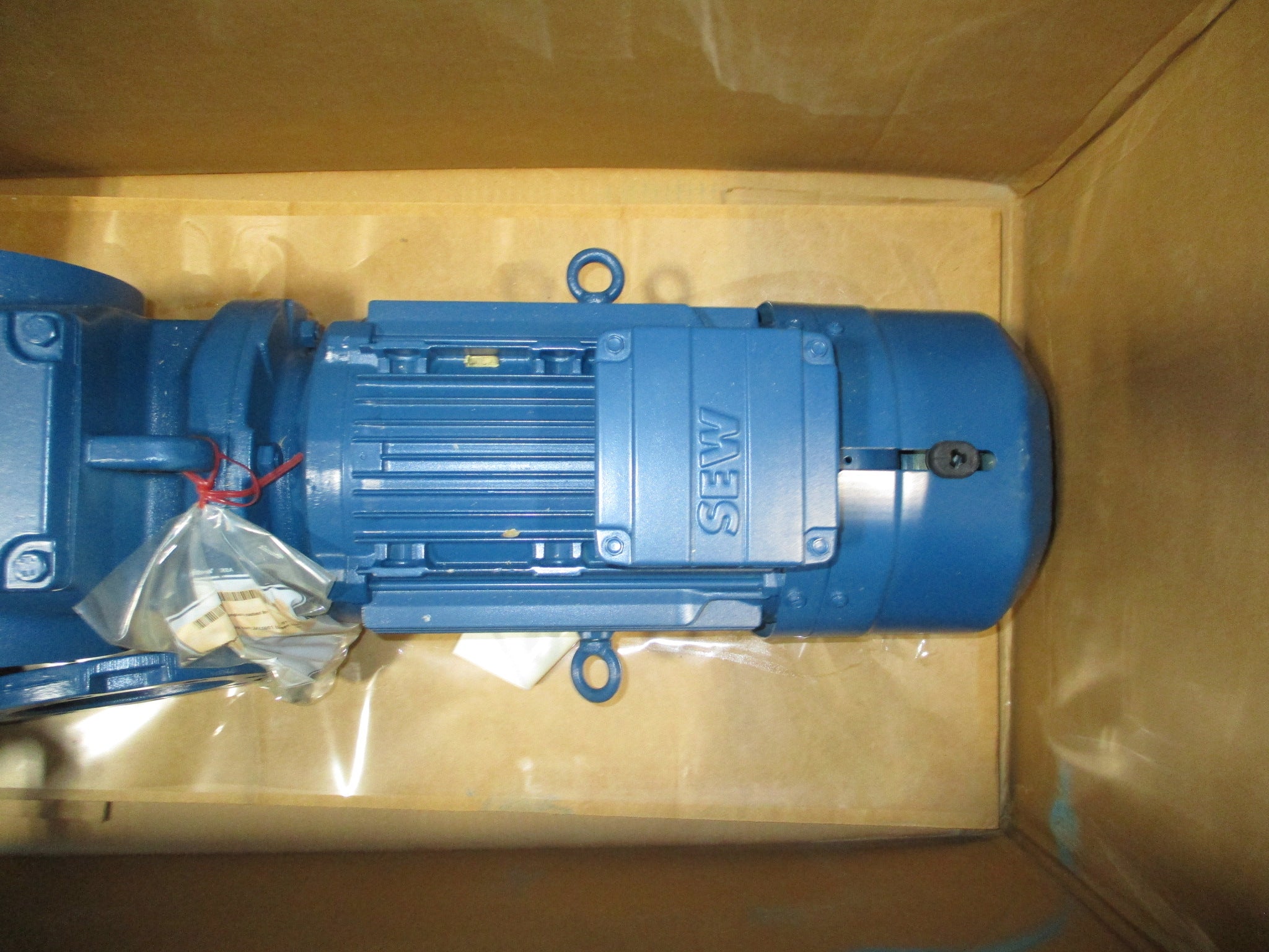 Sew-Eurodrive Gearmotor SA77/T DRN100L4/ES7R 3HP 16 RPM Output 230/460V 60Hz 3Ph