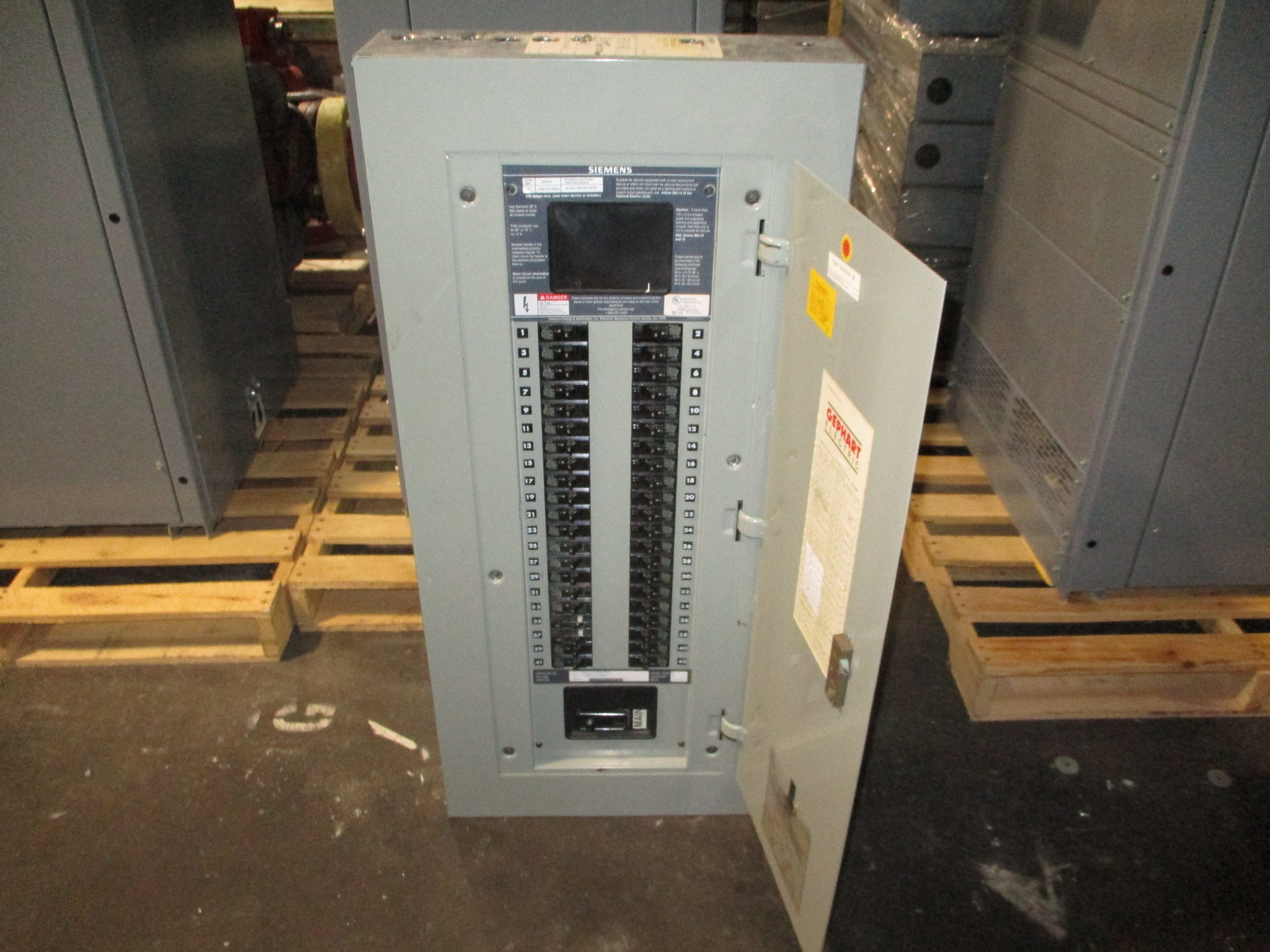 Siemens Main Breaker Circuit Breaker Panel S1C42QJ200ABS 200A Main, 250A Max