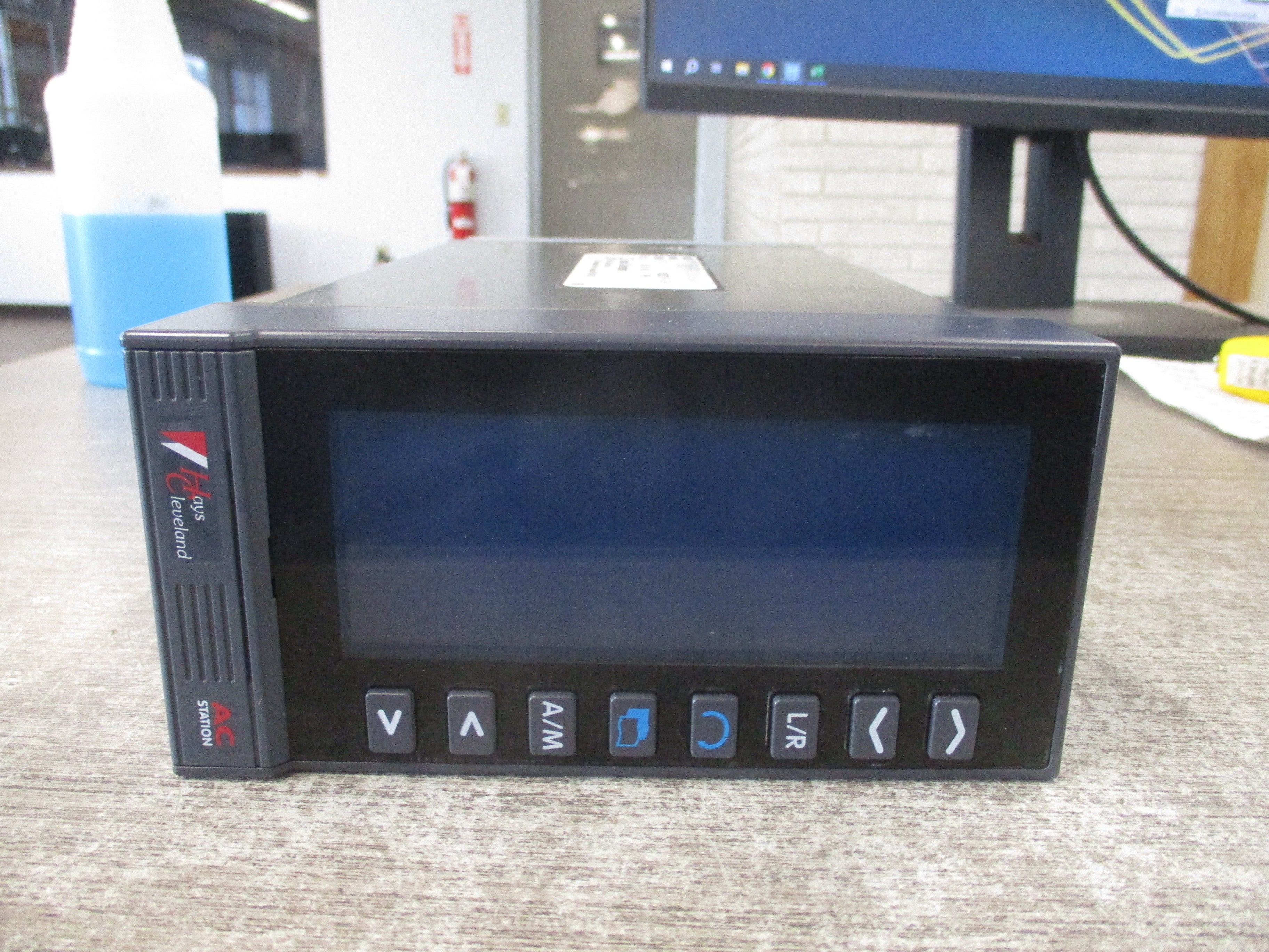 Hays Cleveland AC Station Process Controller AC20-3000-0000 90-264V 48-63Hz 20VA Used