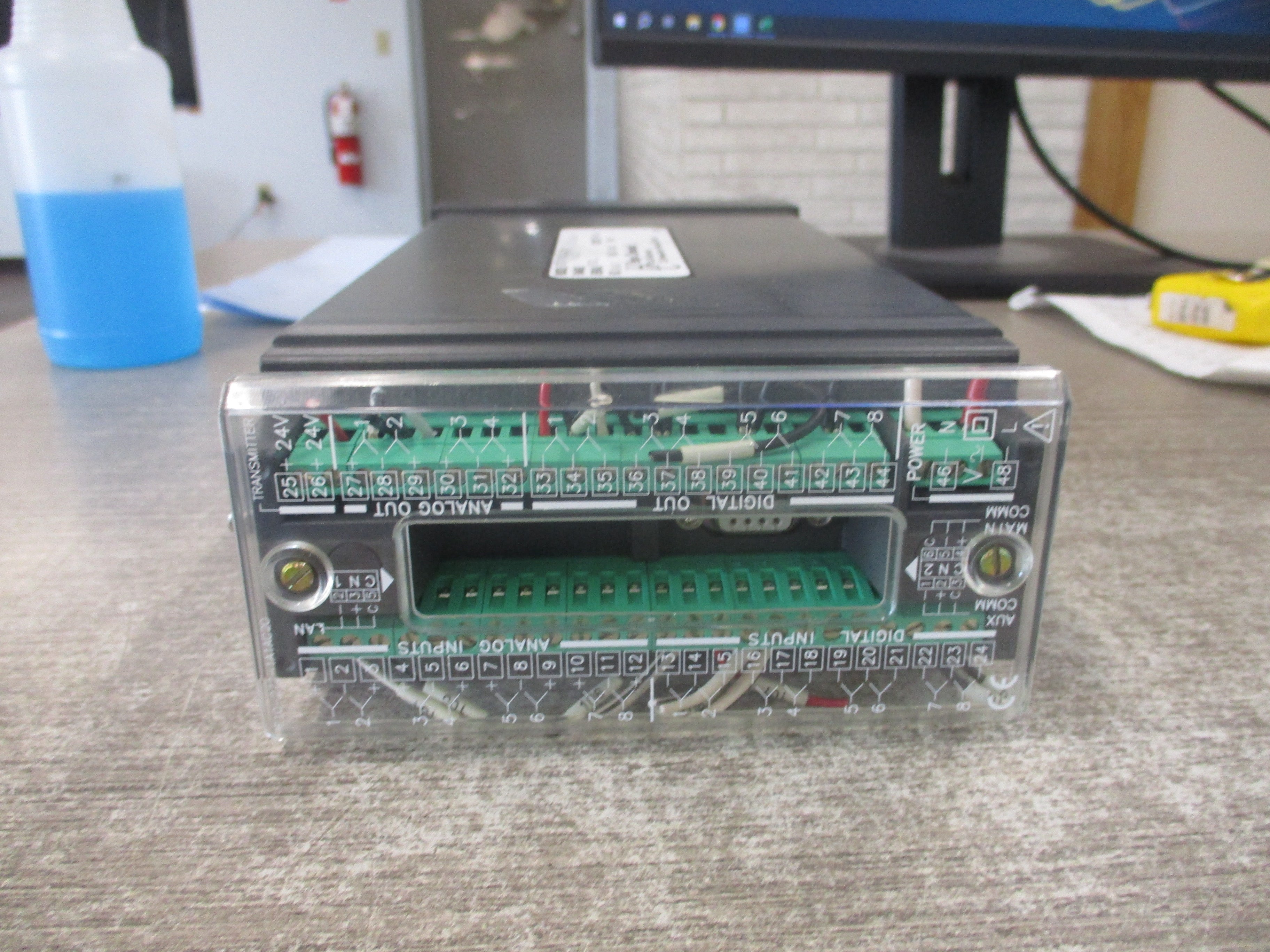 Hays Cleveland AC Station Process Controller AC20-3000-0000 90-264V 48-63Hz 20VA Used