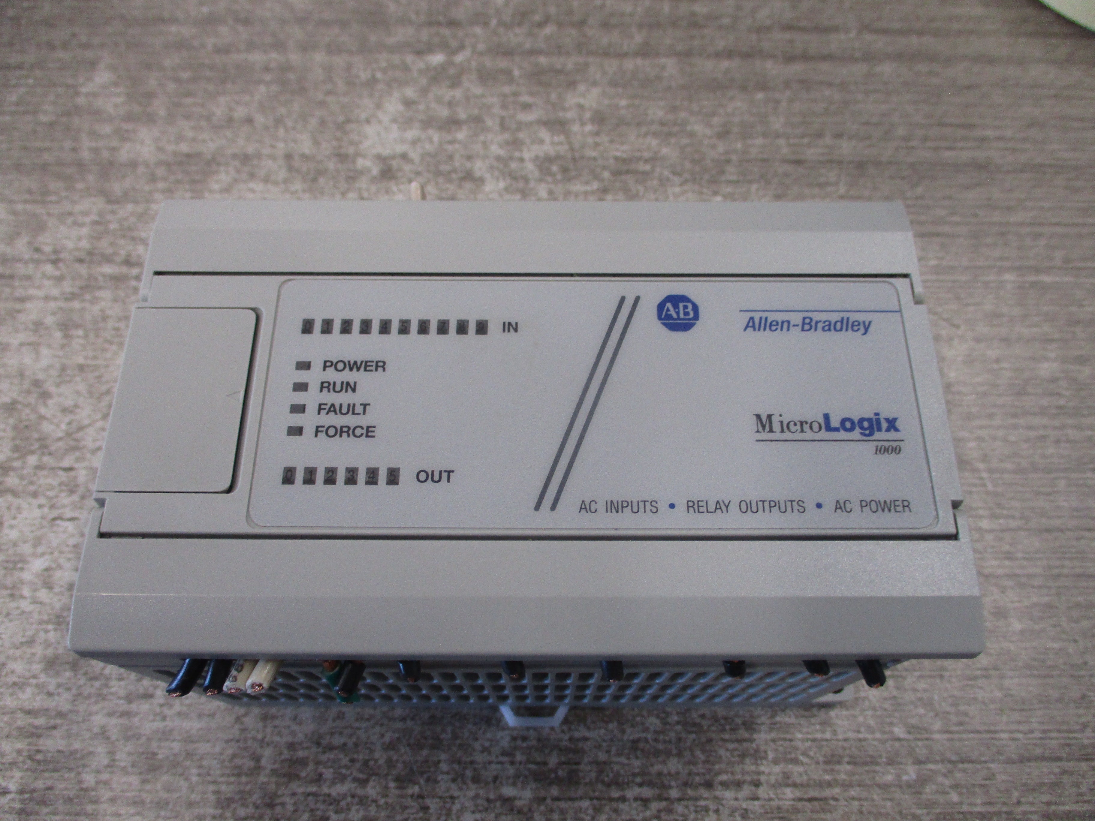 Allen-Bradley MicroLogix 1000 16PT Controller 1761-L16AWA Ser. E F/W : 1.0 Used