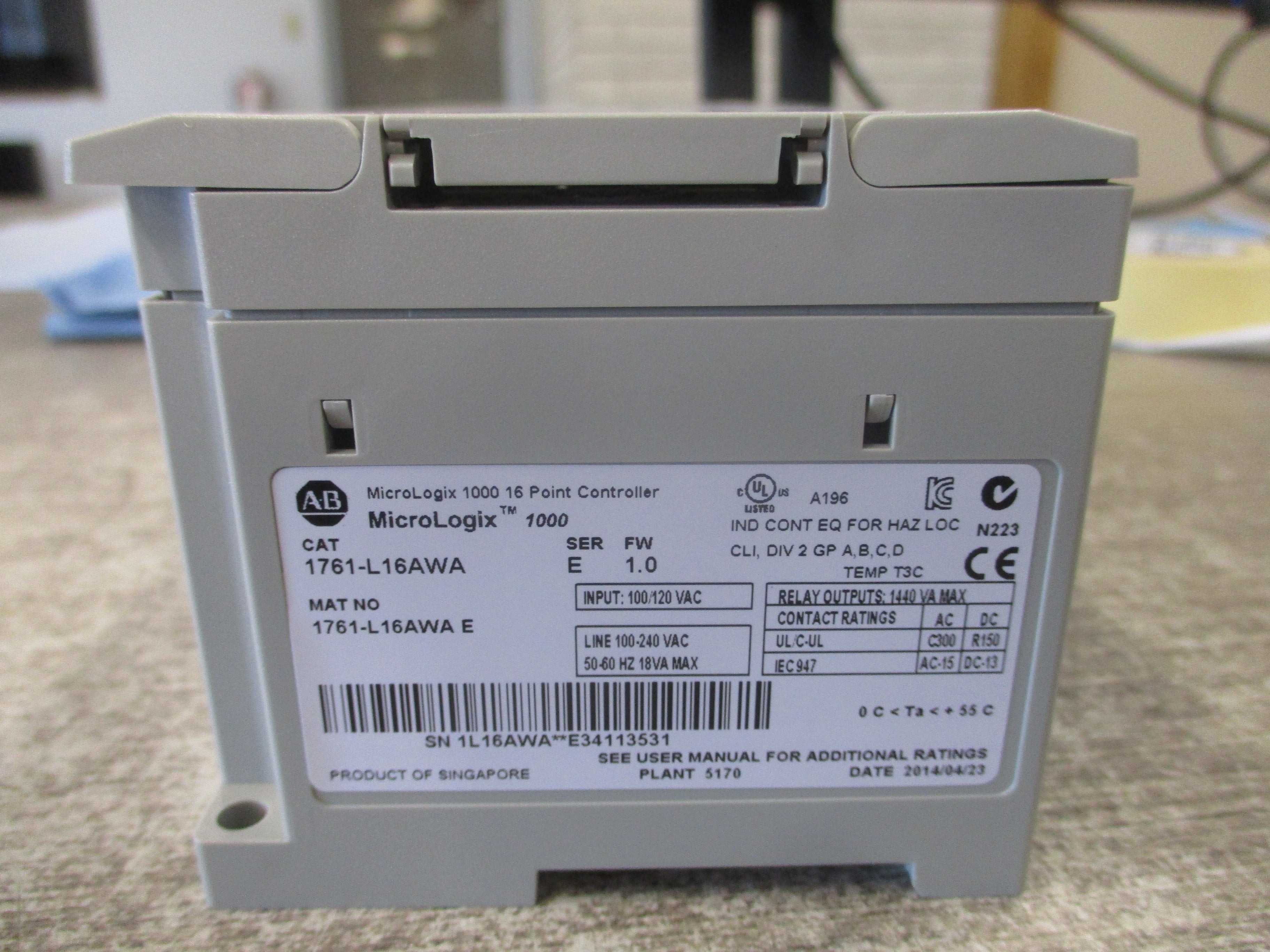 Allen-Bradley MicroLogix 1000 16PT Controller 1761-L16AWA Ser. E F/W : 1.0 Used