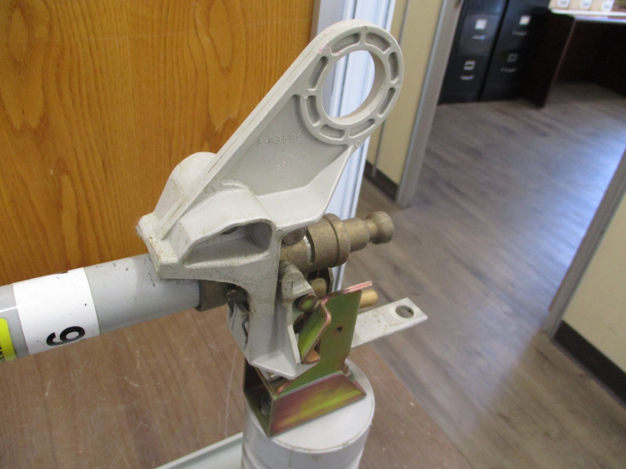 S&C SM-20 Fuse Mount w/ Fuse 90422 150E Fuse Used