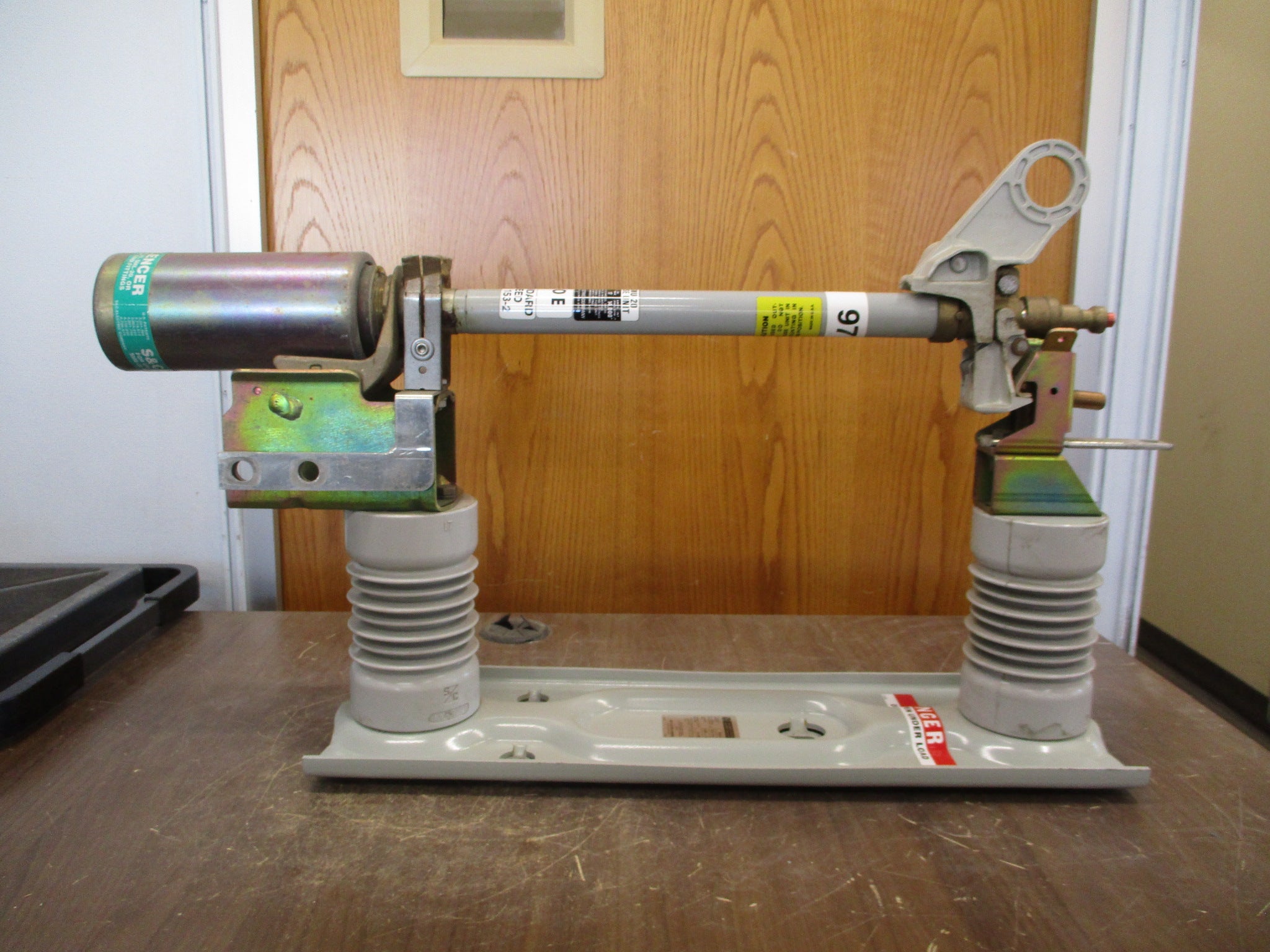 S&C SM-20 Fuse Mounting w/ Fuse 90422 100E Fuse Used