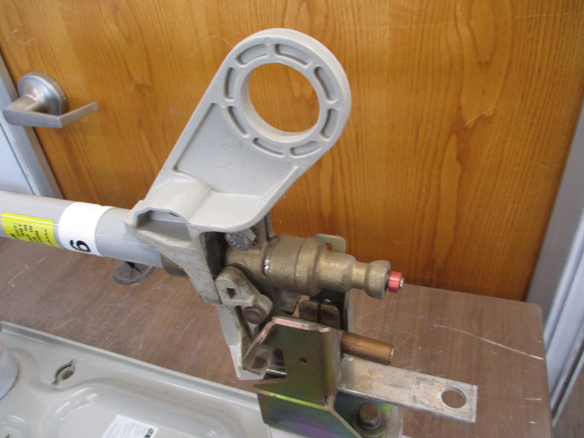 S&C SM-20 Fuse Mounting w/ Fuse 90422 100E Fuse Used