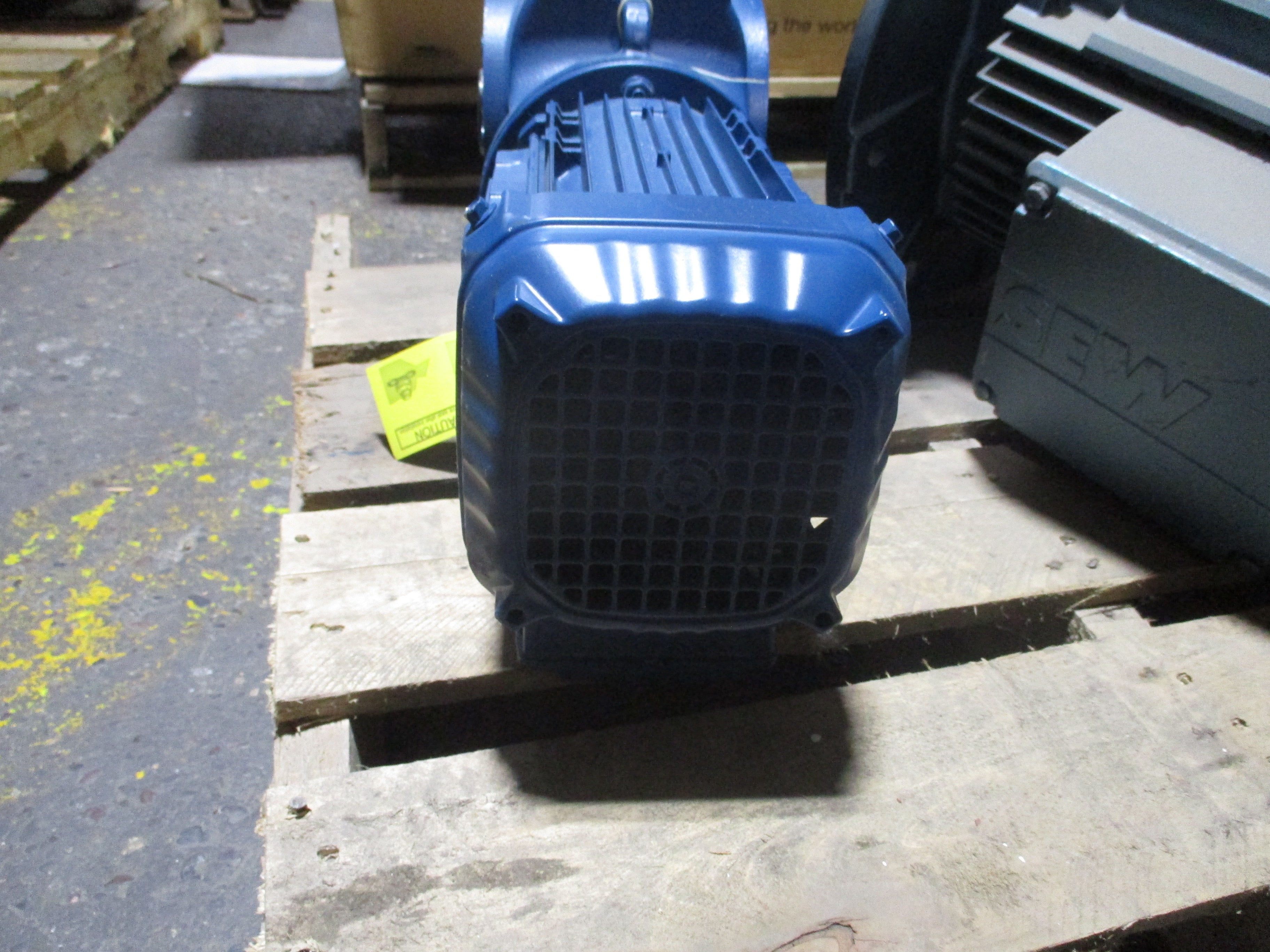 Sew-Eurodrive Gearmotor SA67 DRN80M4 1HP 17 RPM Output 230/460V 60Hz 3Ph *No Box