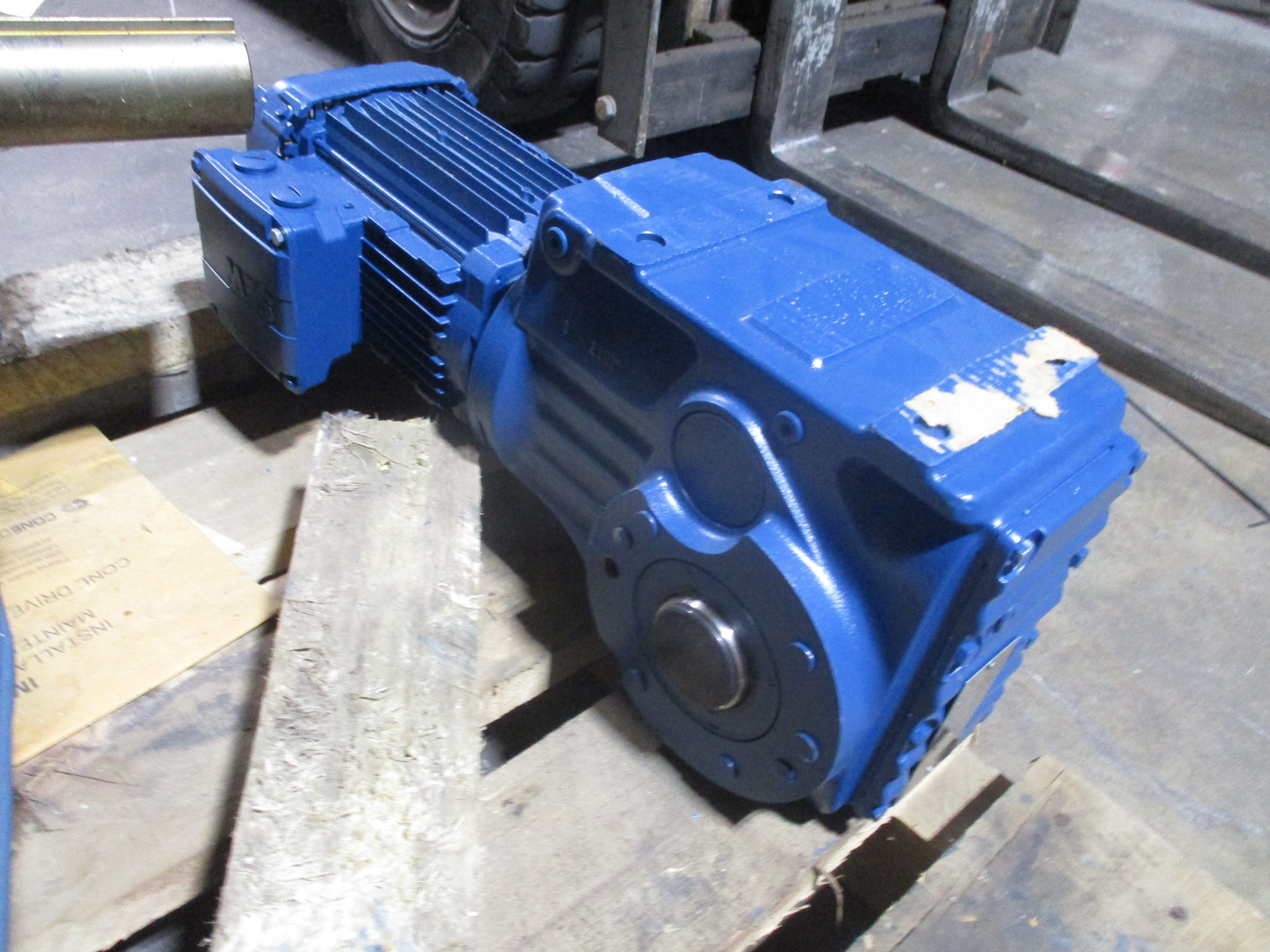 Sew-Eurodrive Gearmotor KA67/T DRN80M4 1HP 31 RPM Output 230/460V 3Ph 60Hz Used