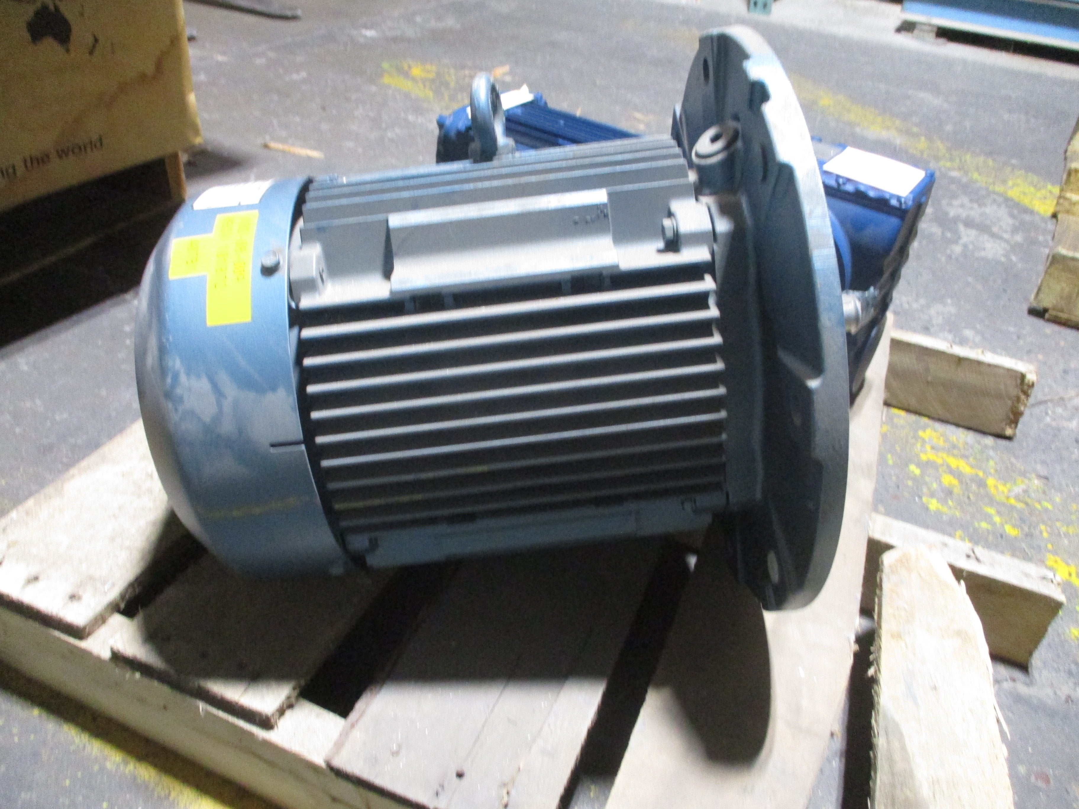 Sew-Eurodrive AC Motor DFV132M6-KS 5HP Voltage 230YY/460Y 1170RPM Used