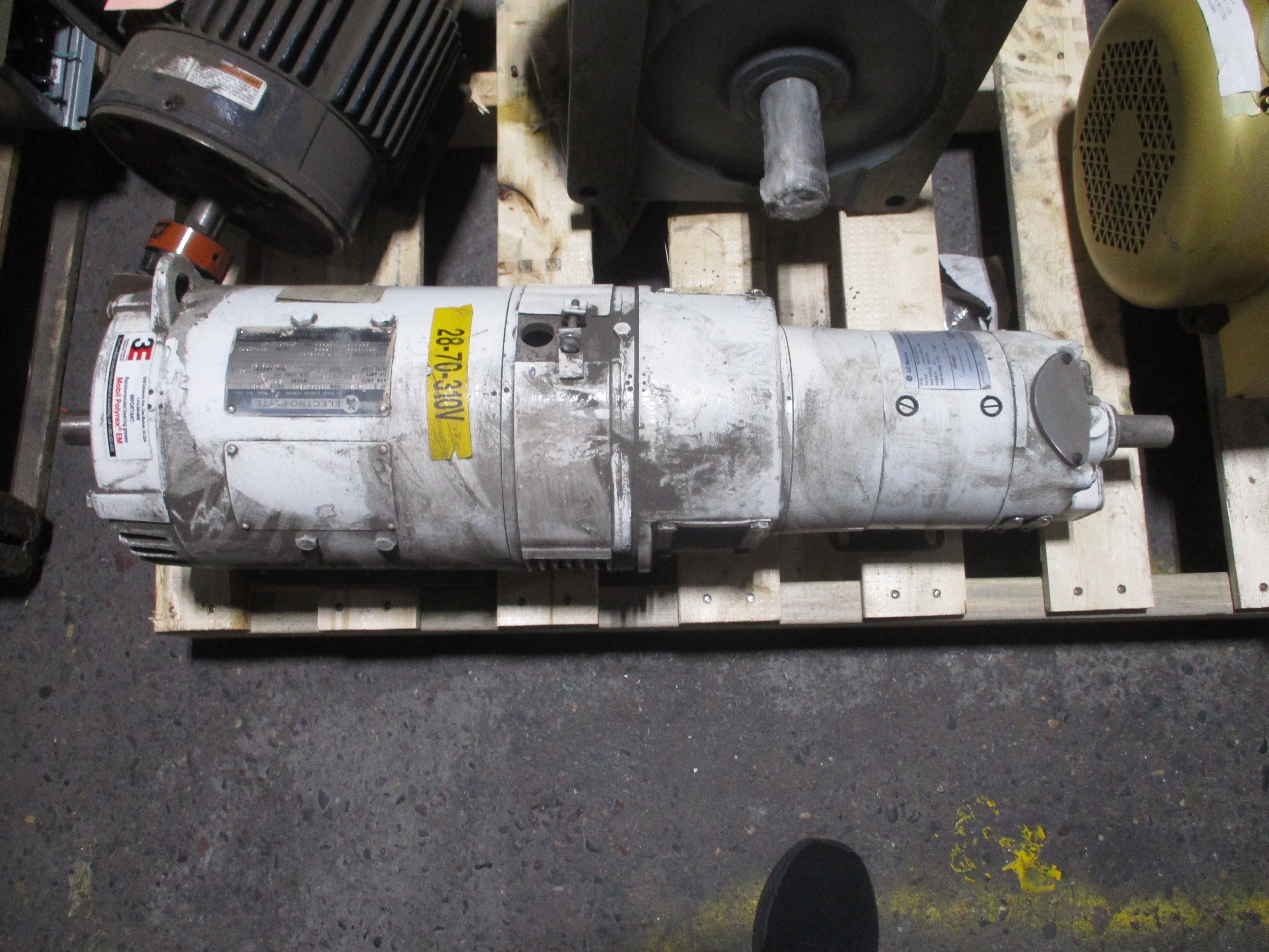 GE DC MOTOR 5CD144PA0138001 5.0HP 1750/2300RPM 240V Enclosure: DPFG 17.7A Shunt